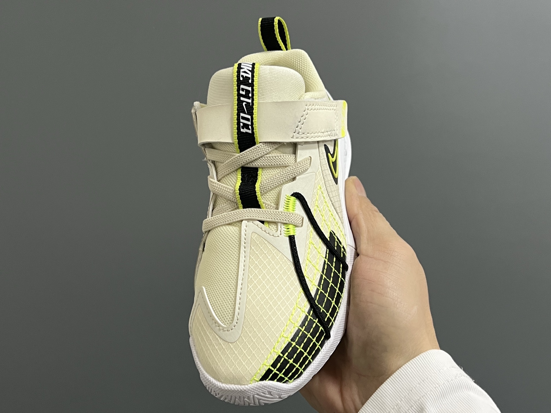 图片[3]-NK新款GT-3魔术贴儿童篮球运动鞋 尺码：26-37.5码 优质新款实战篮球鞋🏀 魔术贴设计，穿脱方便✌🏻 橡胶耐磨防滑大底，脚感超赞👍🏻 清新配色，穿搭超时髦✨-选品中心