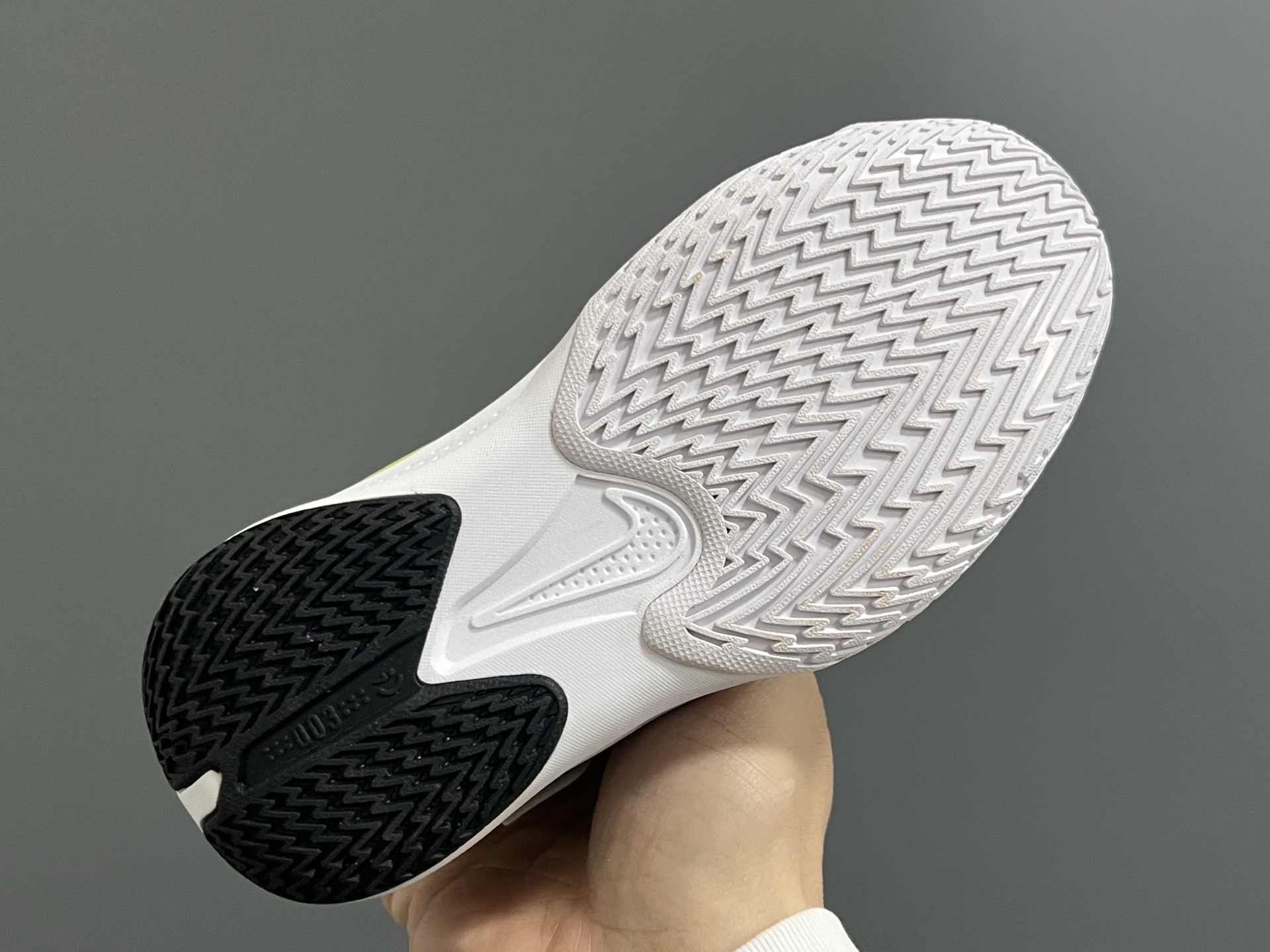 图片[5]-NK新款GT-3魔术贴儿童篮球运动鞋 尺码：26-37.5码 优质新款实战篮球鞋🏀 魔术贴设计，穿脱方便✌🏻 橡胶耐磨防滑大底，脚感超赞👍🏻 清新配色，穿搭超时髦✨-选品中心