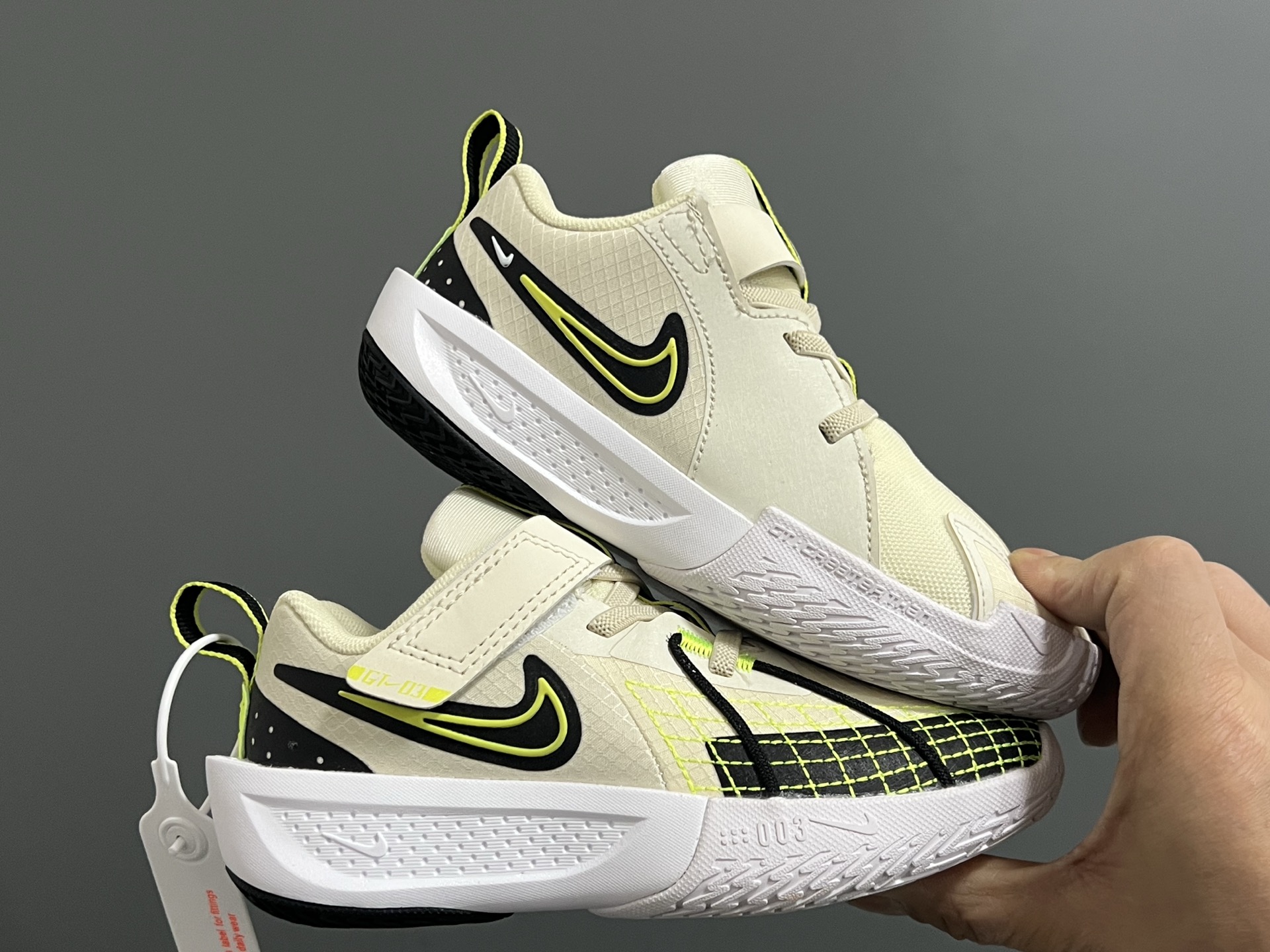 图片[9]-NK新款GT-3魔术贴儿童篮球运动鞋 尺码：26-37.5码 优质新款实战篮球鞋🏀 魔术贴设计，穿脱方便✌🏻 橡胶耐磨防滑大底，脚感超赞👍🏻 清新配色，穿搭超时髦✨-选品中心