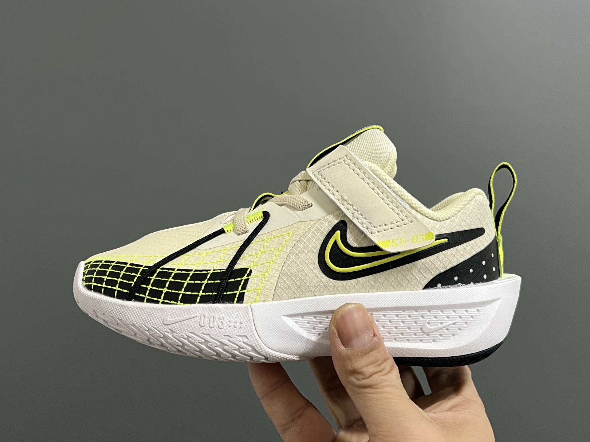 图片[4]-NK新款GT-3魔术贴儿童篮球运动鞋 尺码：26-37.5码 优质新款实战篮球鞋🏀 魔术贴设计，穿脱方便✌🏻 橡胶耐磨防滑大底，脚感超赞👍🏻 清新配色，穿搭超时髦✨-选品中心