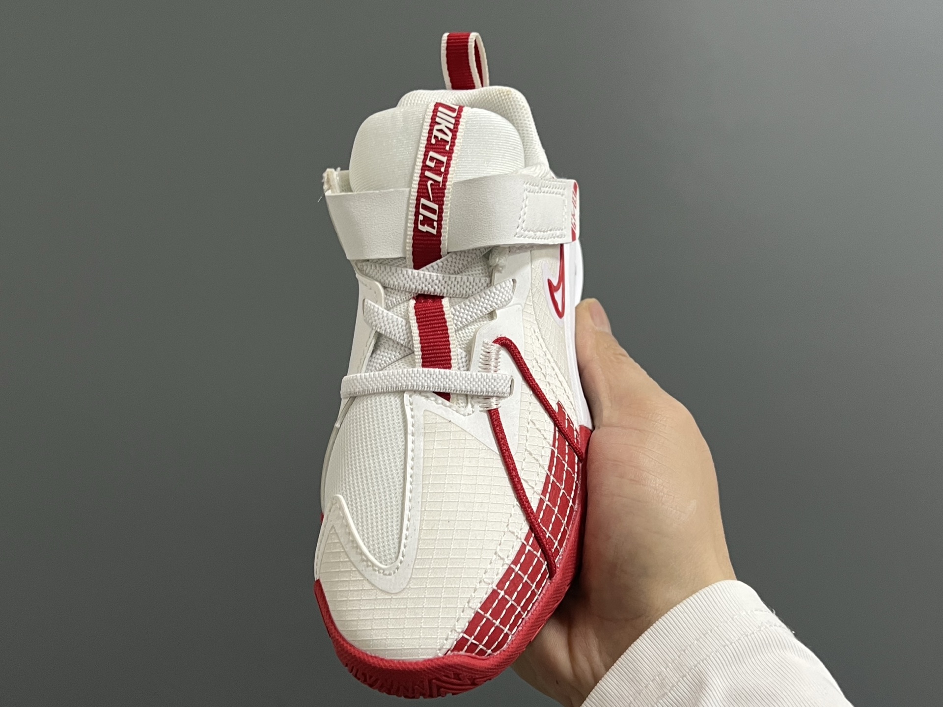 图片[3]-NK新款GT-3魔术贴儿童篮球运动鞋 尺码：26-37.5码 优质新款实战篮球鞋🏀 魔术贴设计，穿脱方便✌🏻 橡胶耐磨防滑大底，脚感超赞👍🏻 清新配色，穿搭超时髦✨-选品中心