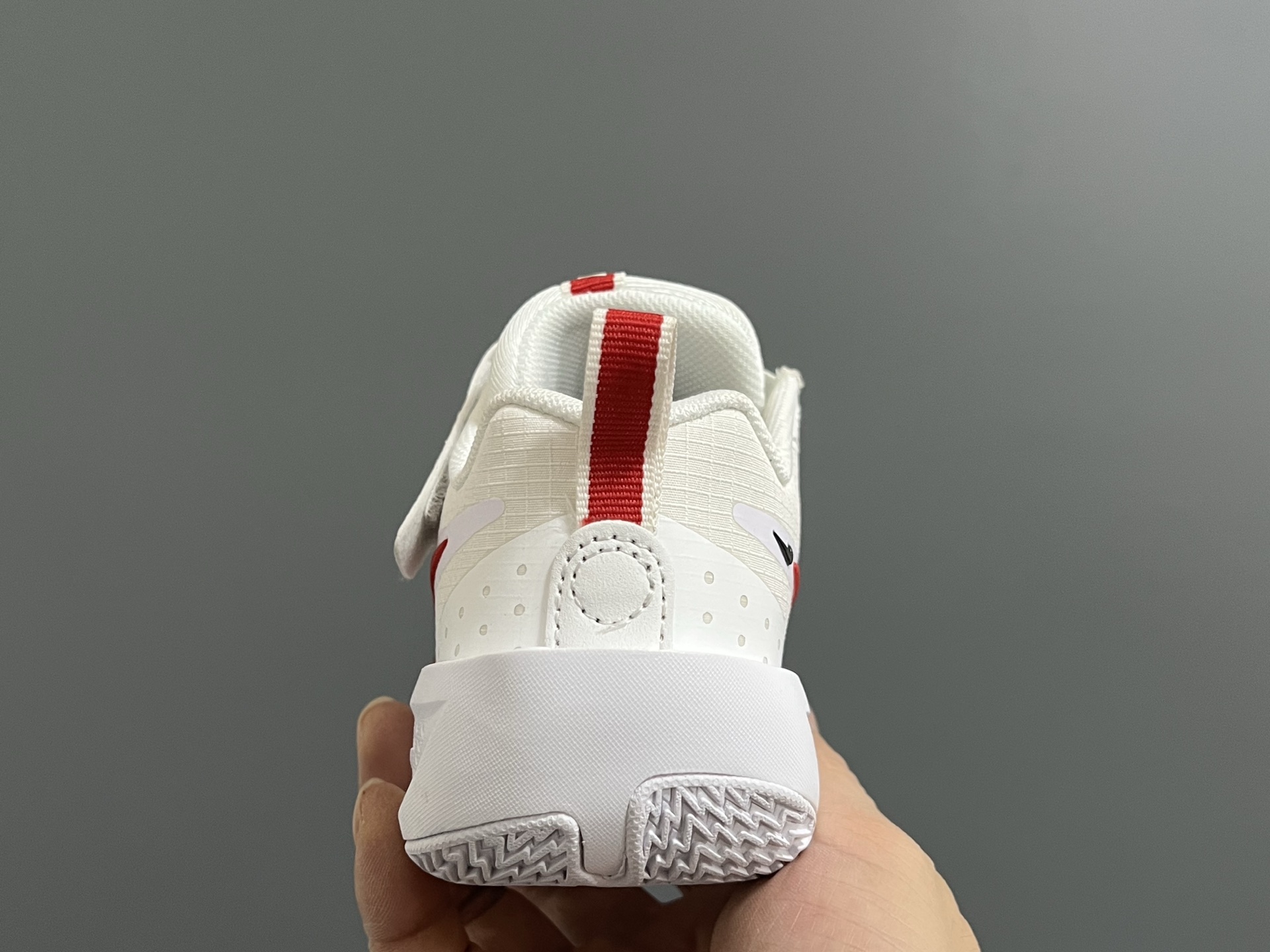 图片[7]-NK新款GT-3魔术贴儿童篮球运动鞋 尺码：26-37.5码 优质新款实战篮球鞋🏀 魔术贴设计，穿脱方便✌🏻 橡胶耐磨防滑大底，脚感超赞👍🏻 清新配色，穿搭超时髦✨-选品中心