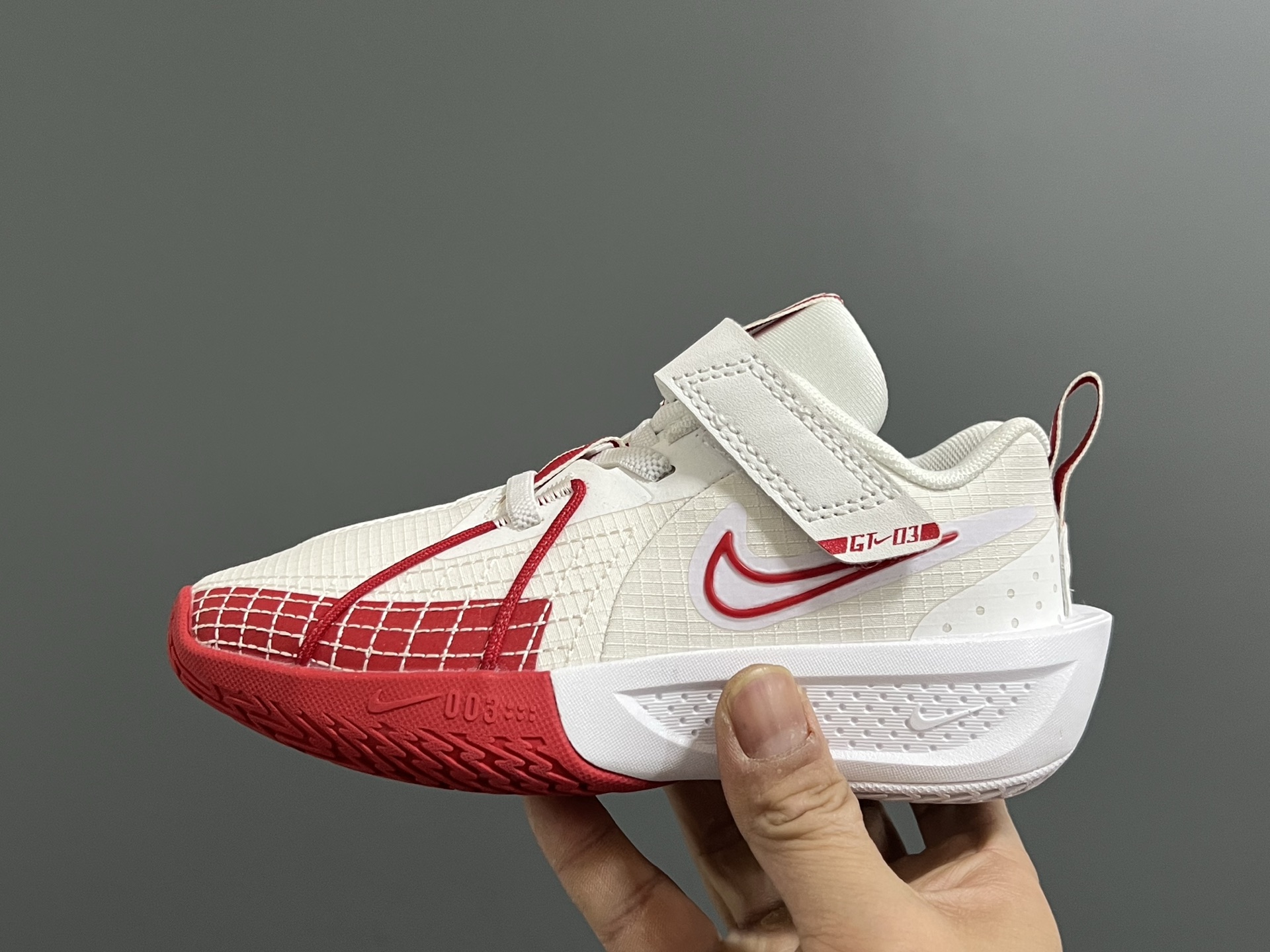 图片[4]-NK新款GT-3魔术贴儿童篮球运动鞋 尺码：26-37.5码 优质新款实战篮球鞋🏀 魔术贴设计，穿脱方便✌🏻 橡胶耐磨防滑大底，脚感超赞👍🏻 清新配色，穿搭超时髦✨-选品中心