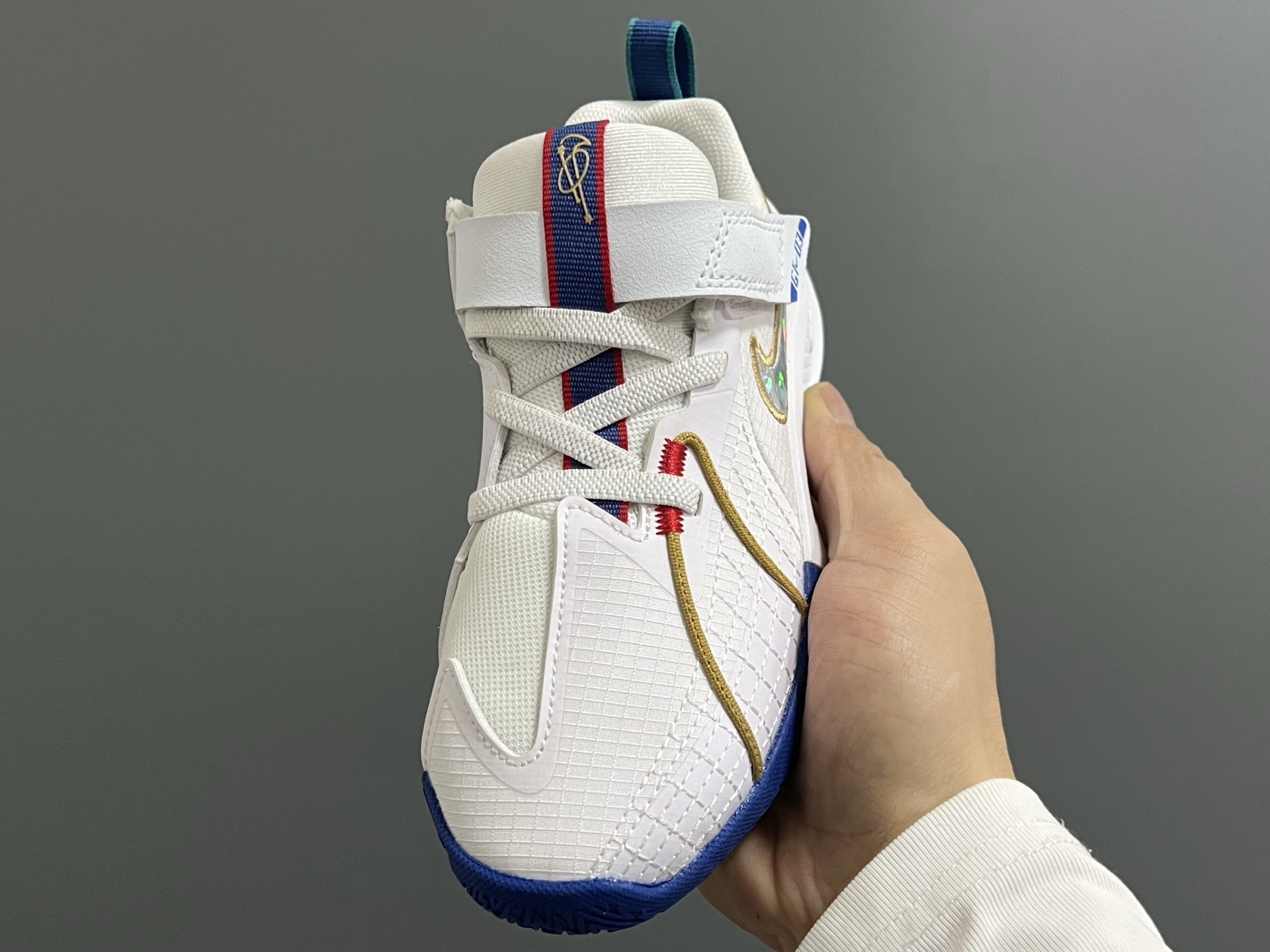 图片[3]-NK新款GT-3魔术贴儿童篮球运动鞋 尺码：26-37.5码 优质新款实战篮球鞋🏀 魔术贴设计，穿脱方便✌🏻 橡胶耐磨防滑大底，脚感超赞👍🏻 清新配色，穿搭超时髦✨-选品中心