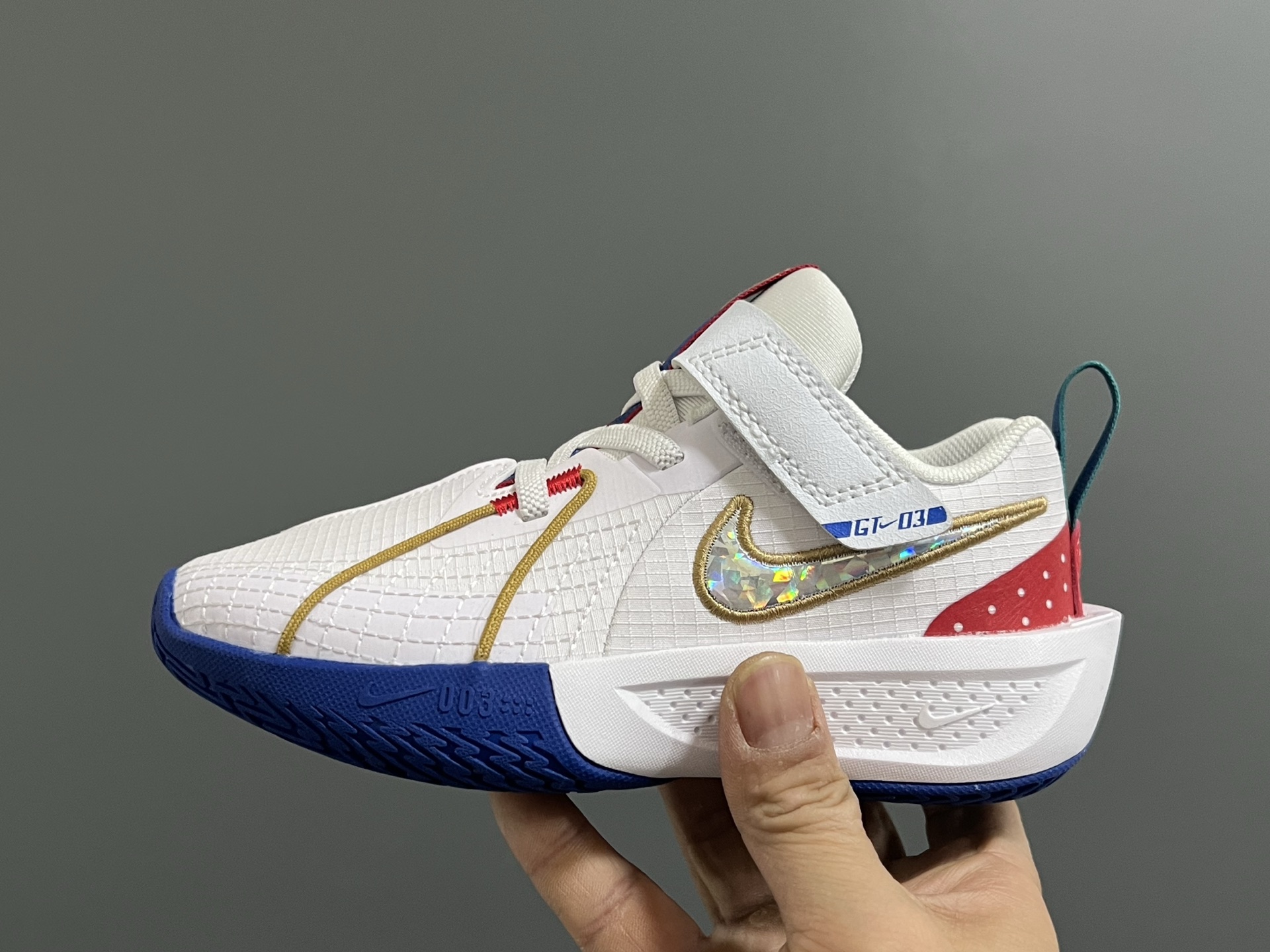 图片[4]-NK新款GT-3魔术贴儿童篮球运动鞋 尺码：26-37.5码 优质新款实战篮球鞋🏀 魔术贴设计，穿脱方便✌🏻 橡胶耐磨防滑大底，脚感超赞👍🏻 清新配色，穿搭超时髦✨-选品中心