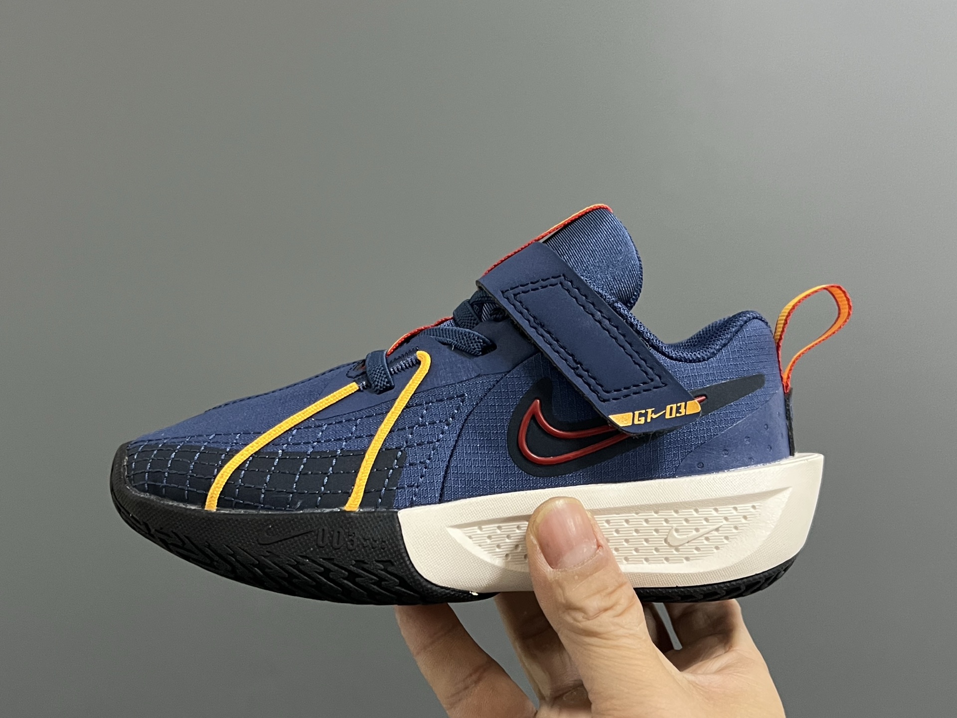 图片[4]-NK新款GT-3魔术贴儿童篮球运动鞋 尺码：26-37.5码 优质新款实战篮球鞋🏀 魔术贴设计，穿脱方便✌🏻 橡胶耐磨防滑大底，脚感超赞👍🏻 清新配色，穿搭超时髦✨-选品中心