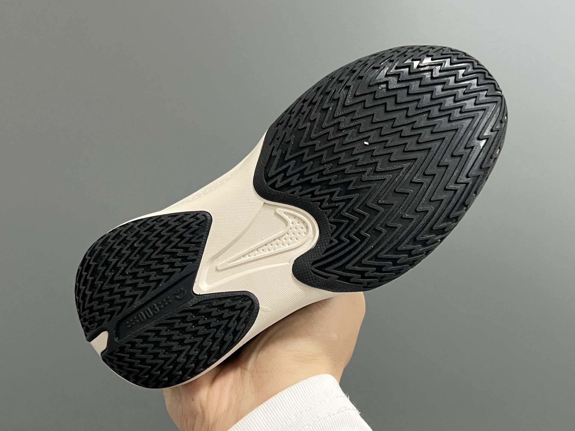 图片[5]-NK新款GT-3魔术贴儿童篮球运动鞋 尺码：26-37.5码 优质新款实战篮球鞋🏀 魔术贴设计，穿脱方便✌🏻 橡胶耐磨防滑大底，脚感超赞👍🏻 清新配色，穿搭超时髦✨-选品中心