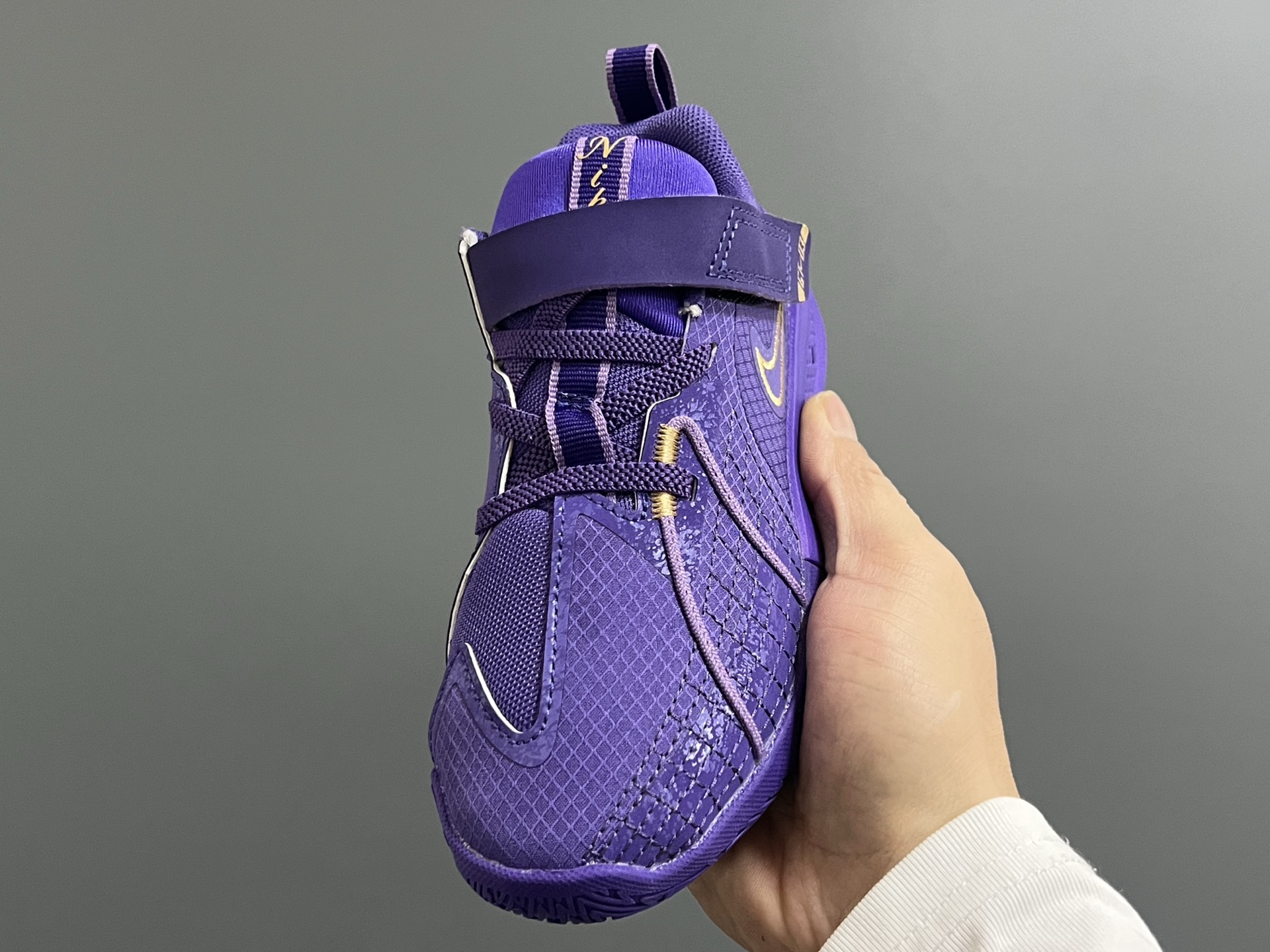 图片[3]-NK新款GT-3魔术贴儿童篮球运动鞋 尺码：26-37.5码 优质新款实战篮球鞋🏀 魔术贴设计，穿脱方便✌🏻 橡胶耐磨防滑大底，脚感超赞👍🏻 清新配色，穿搭超时髦✨-选品中心