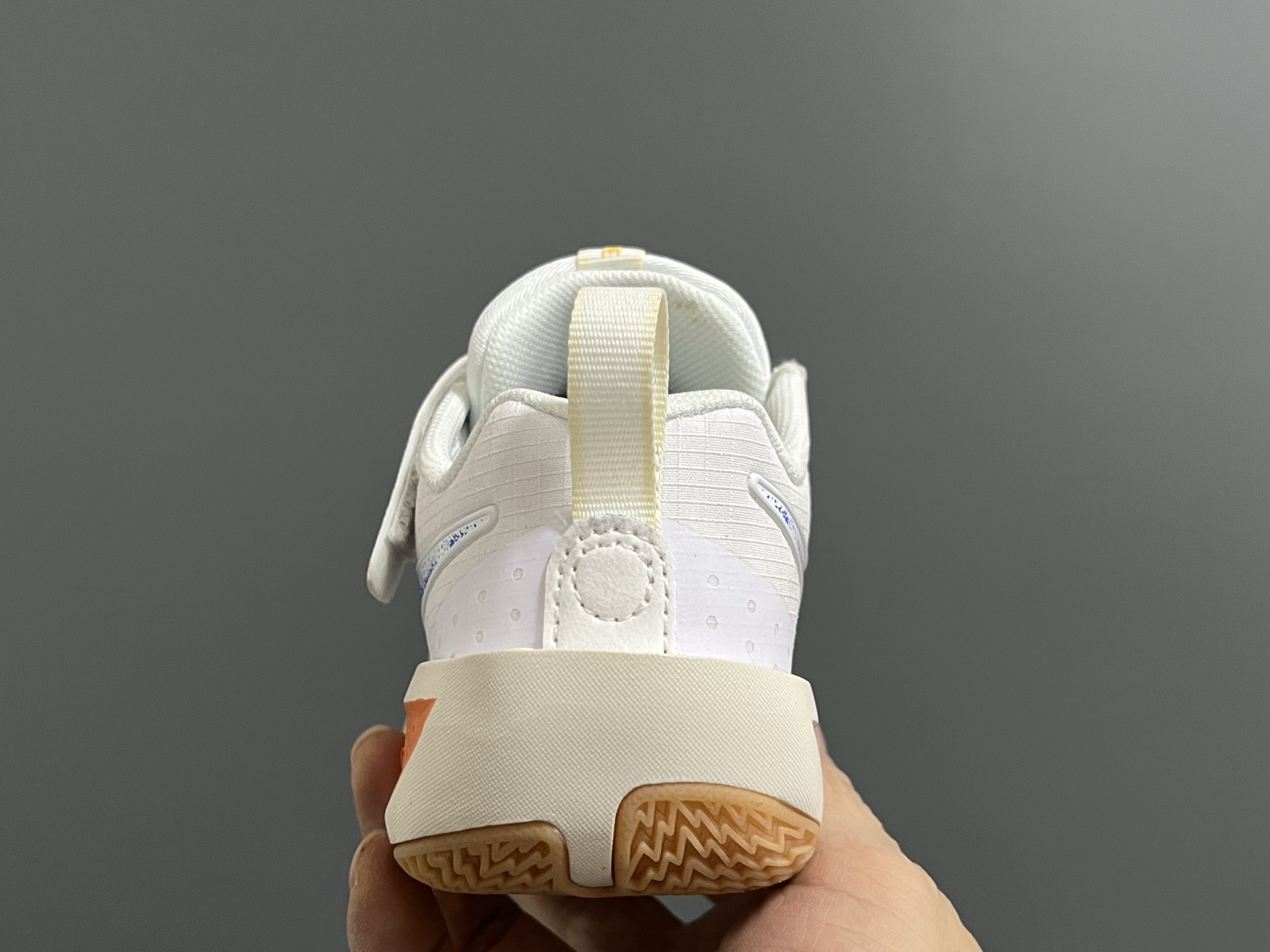 图片[7]-NK新款GT-3魔术贴儿童篮球运动鞋 尺码：26-37.5码 优质新款实战篮球鞋🏀 魔术贴设计，穿脱方便✌🏻 橡胶耐磨防滑大底，脚感超赞👍🏻 清新配色，穿搭超时髦✨-选品中心