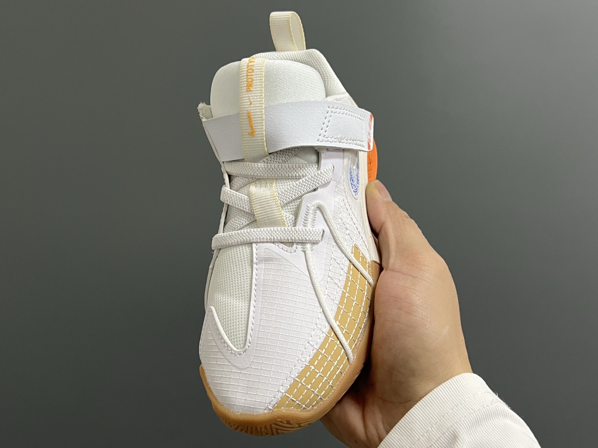 图片[3]-NK新款GT-3魔术贴儿童篮球运动鞋 尺码：26-37.5码 优质新款实战篮球鞋🏀 魔术贴设计，穿脱方便✌🏻 橡胶耐磨防滑大底，脚感超赞👍🏻 清新配色，穿搭超时髦✨-选品中心