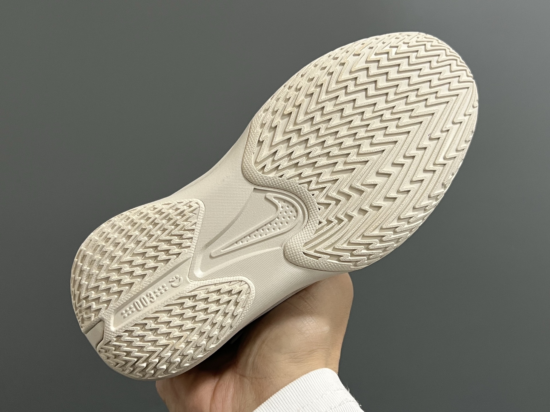 图片[5]-NK新款GT-3魔术贴儿童篮球运动鞋 尺码：26-37.5码 优质新款实战篮球鞋🏀 魔术贴设计，穿脱方便✌🏻 橡胶耐磨防滑大底，脚感超赞👍🏻 清新配色，穿搭超时髦✨-选品中心