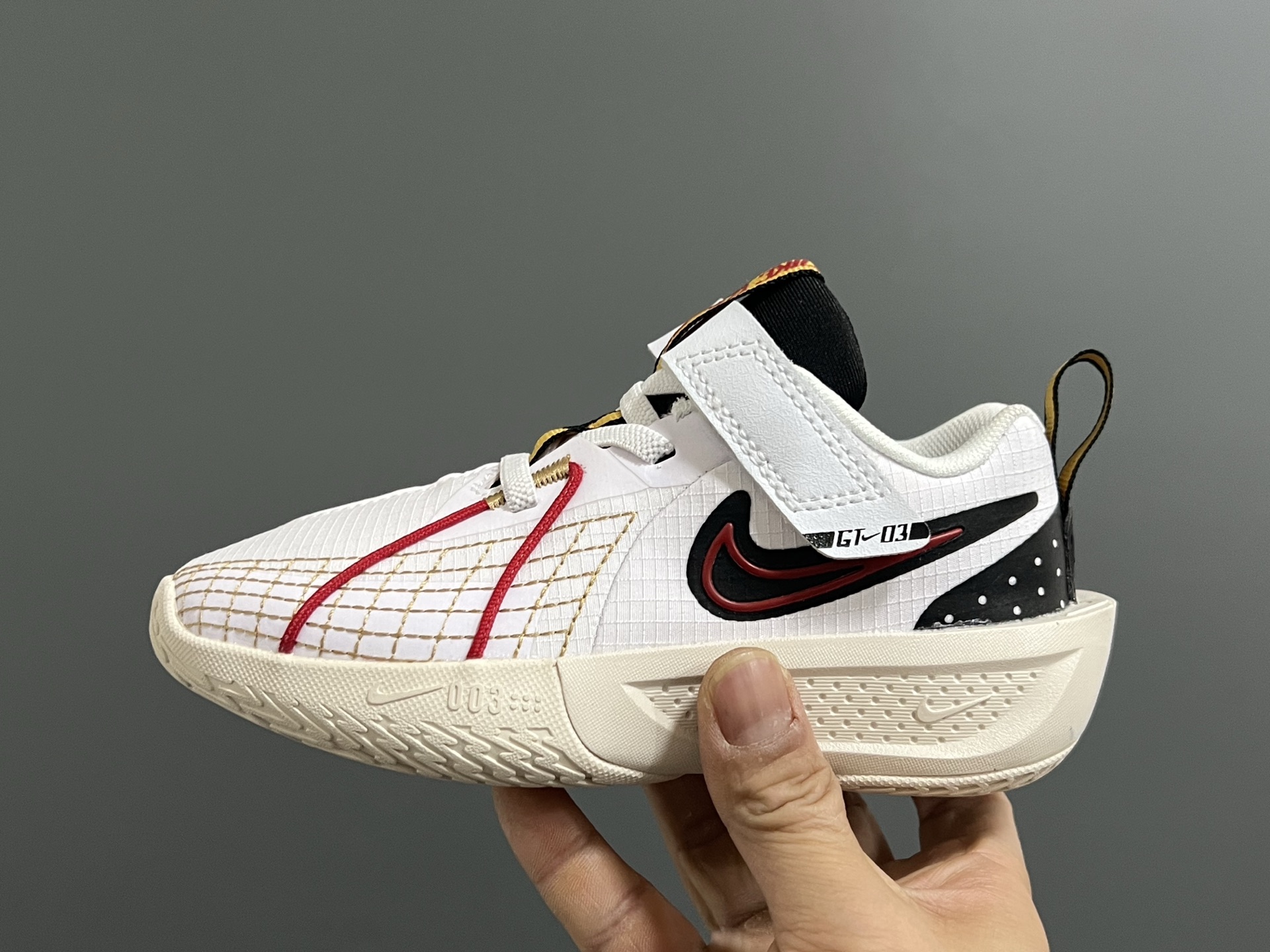 图片[4]-NK新款GT-3魔术贴儿童篮球运动鞋 尺码：26-37.5码 优质新款实战篮球鞋🏀 魔术贴设计，穿脱方便✌🏻 橡胶耐磨防滑大底，脚感超赞👍🏻 清新配色，穿搭超时髦✨-选品中心