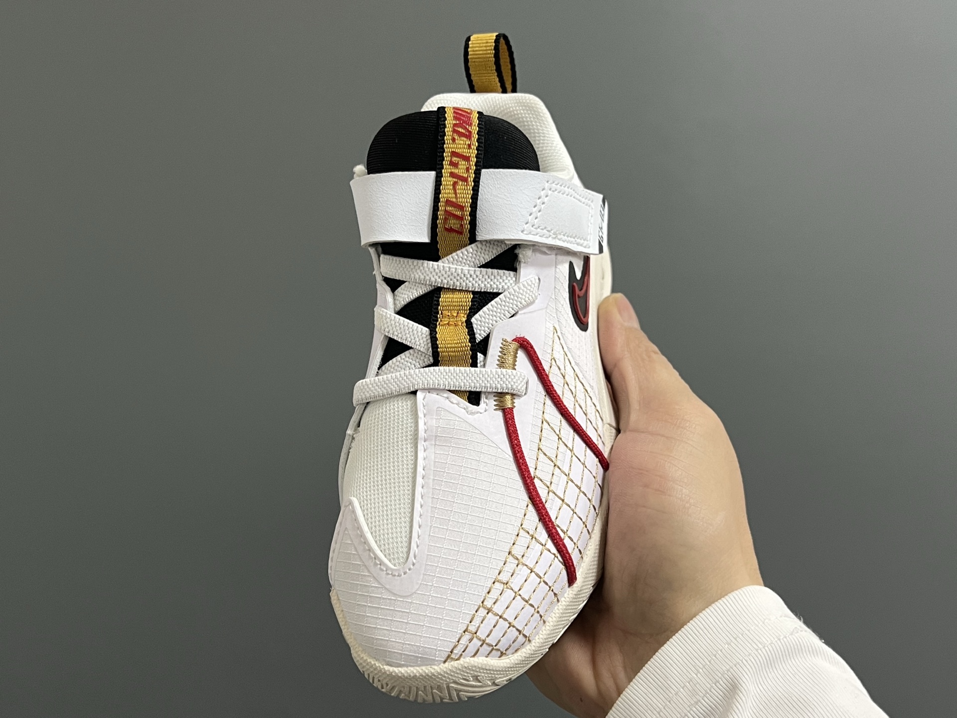 图片[3]-NK新款GT-3魔术贴儿童篮球运动鞋 尺码：26-37.5码 优质新款实战篮球鞋🏀 魔术贴设计，穿脱方便✌🏻 橡胶耐磨防滑大底，脚感超赞👍🏻 清新配色，穿搭超时髦✨-选品中心