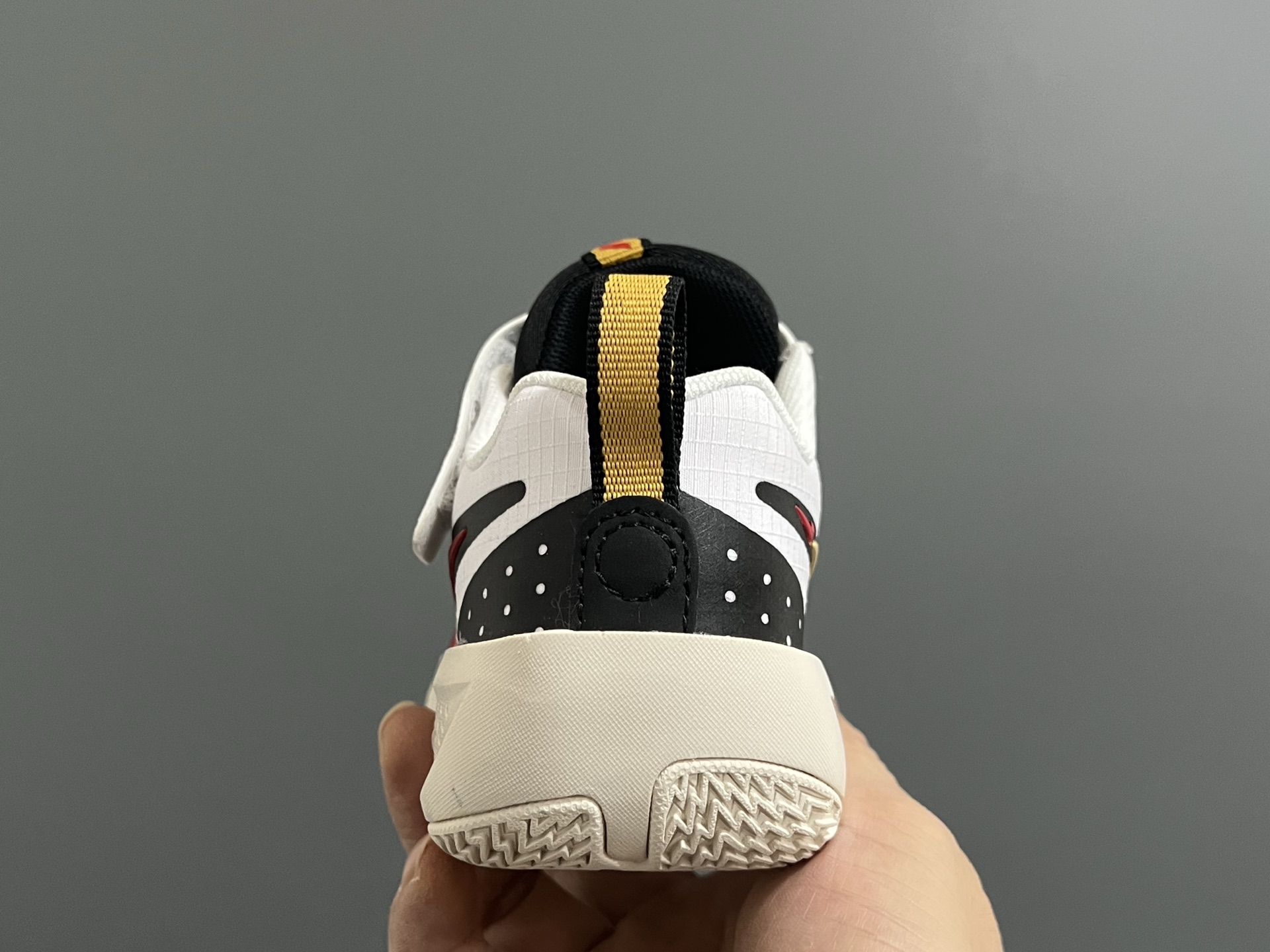 图片[7]-NK新款GT-3魔术贴儿童篮球运动鞋 尺码：26-37.5码 优质新款实战篮球鞋🏀 魔术贴设计，穿脱方便✌🏻 橡胶耐磨防滑大底，脚感超赞👍🏻 清新配色，穿搭超时髦✨-选品中心