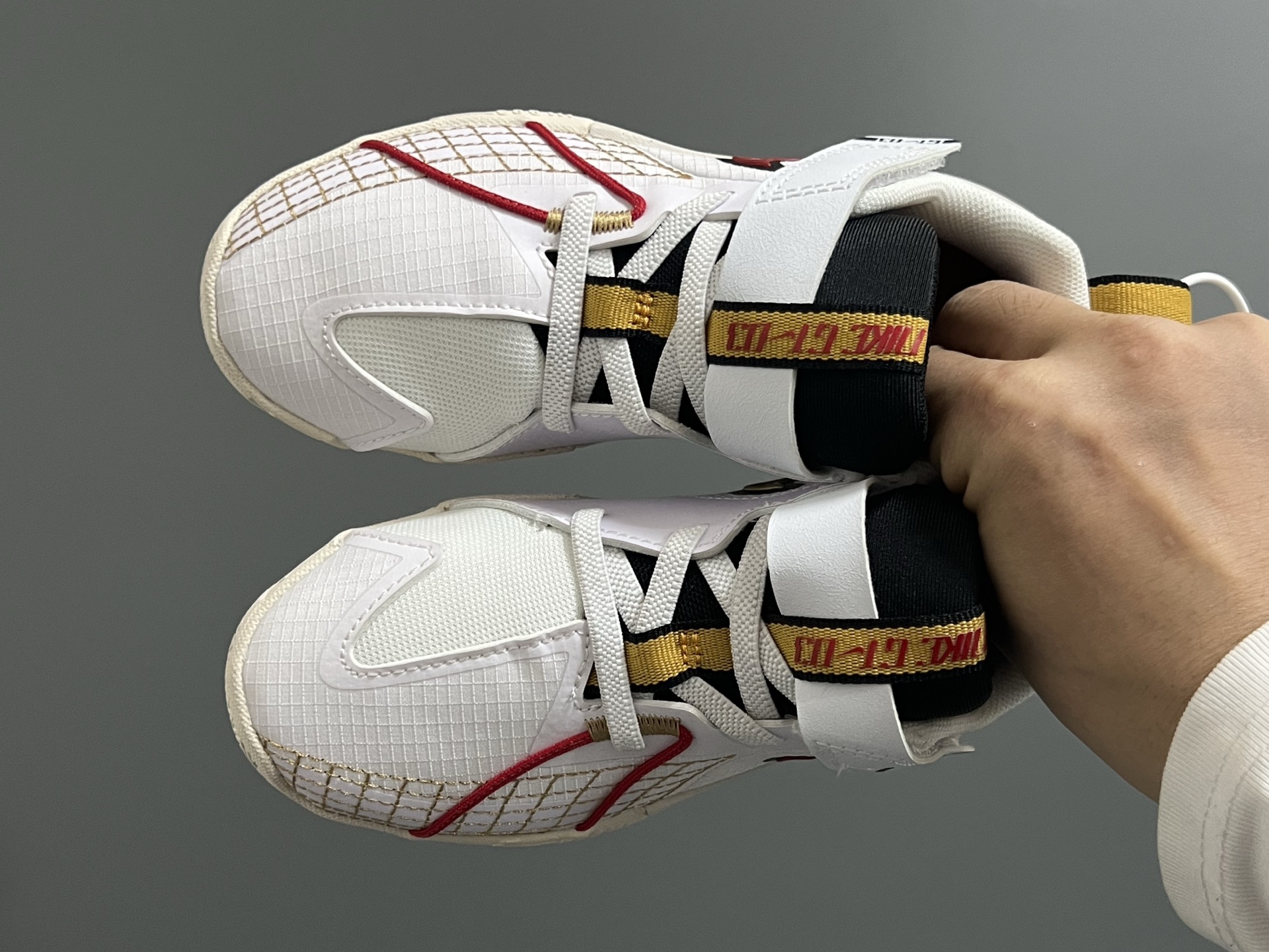 图片[2]-NK新款GT-3魔术贴儿童篮球运动鞋 尺码：26-37.5码 优质新款实战篮球鞋🏀 魔术贴设计，穿脱方便✌🏻 橡胶耐磨防滑大底，脚感超赞👍🏻 清新配色，穿搭超时髦✨-选品中心