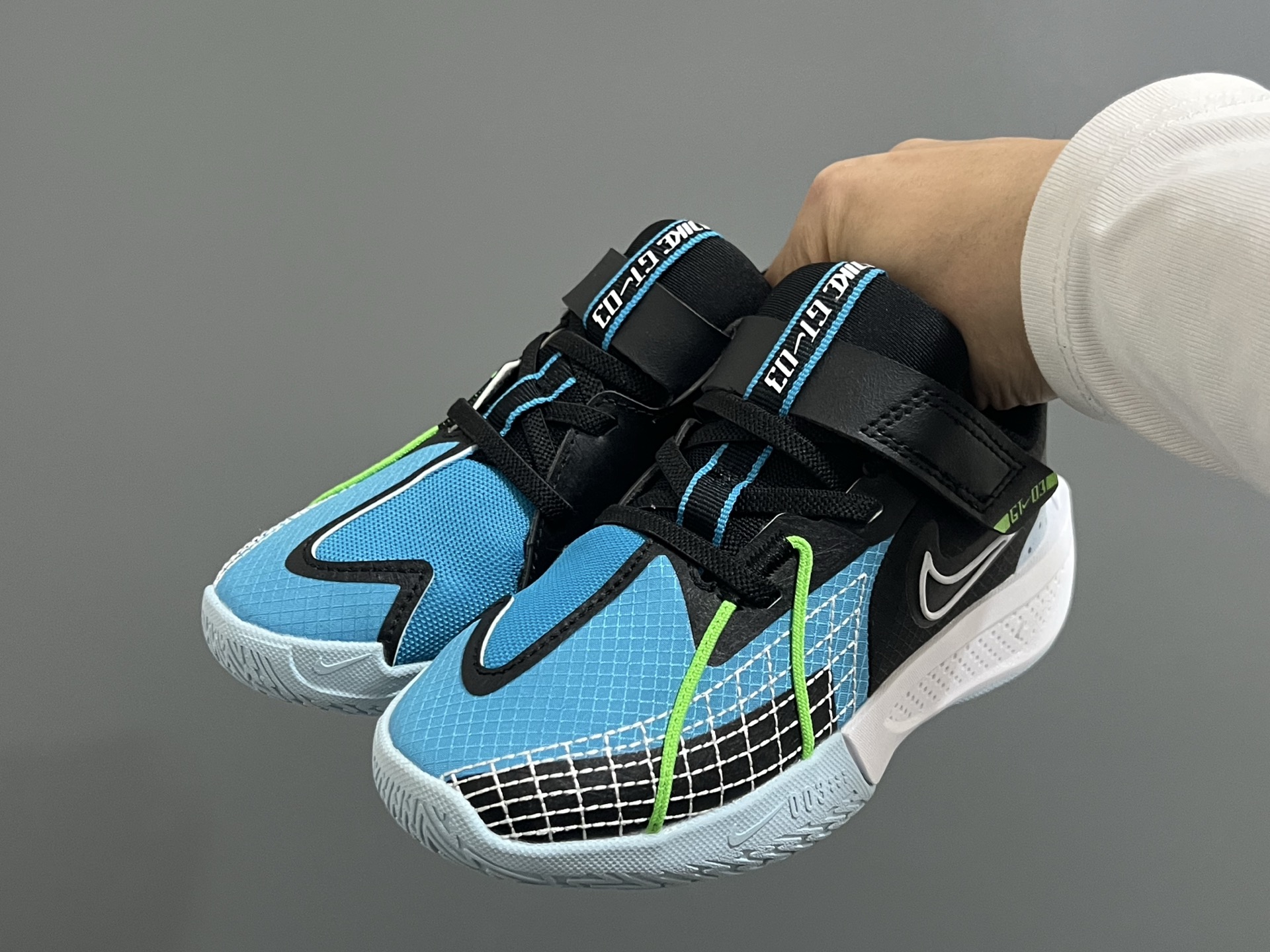 图片[2]-NK新款GT-3魔术贴儿童篮球运动鞋 尺码：26-37.5码 优质新款实战篮球鞋🏀 魔术贴设计，穿脱方便✌🏻 橡胶耐磨防滑大底，脚感超赞👍🏻 清新配色，穿搭超时髦✨-选品中心