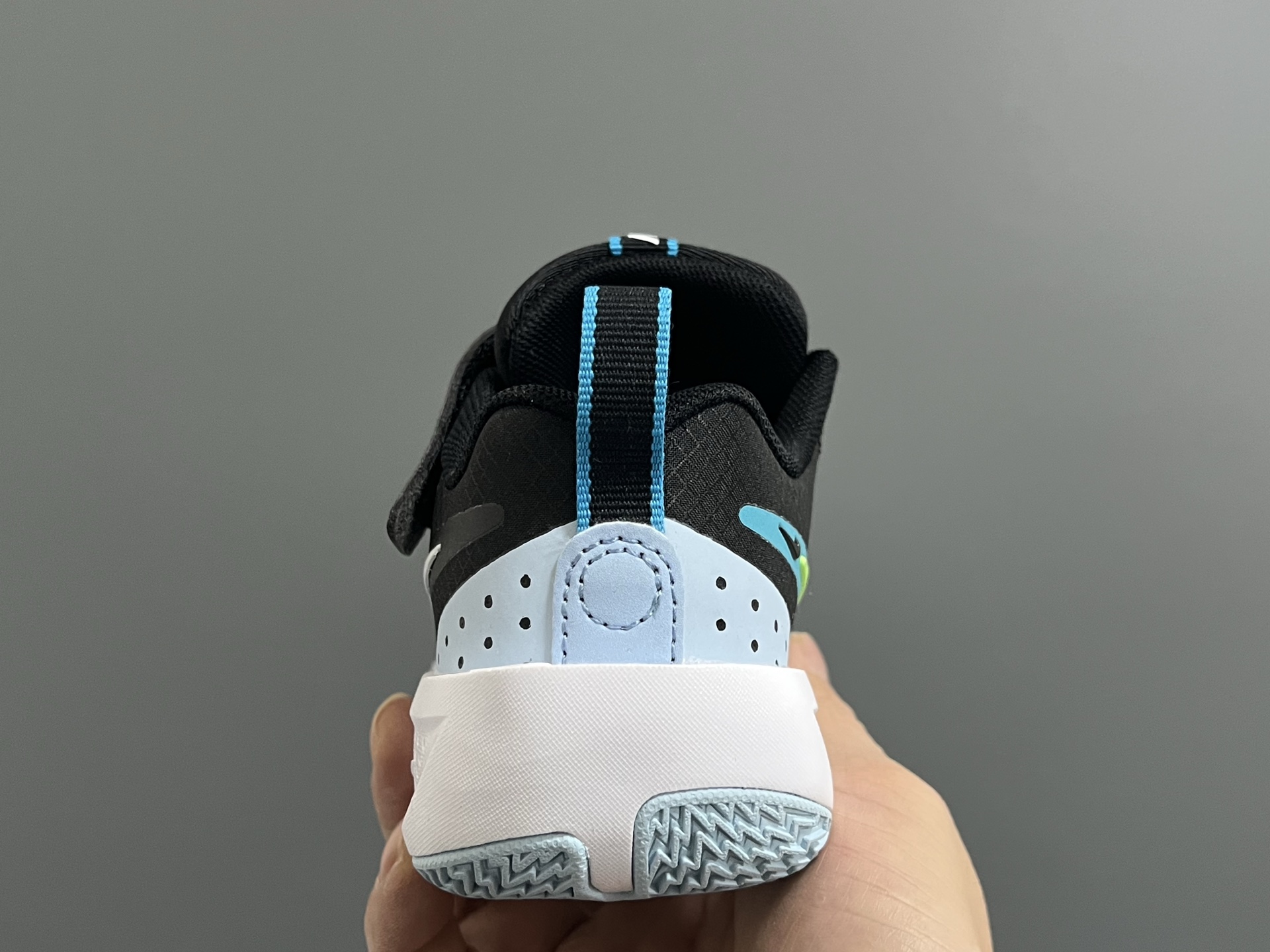 图片[6]-NK新款GT-3魔术贴儿童篮球运动鞋 尺码：26-37.5码 优质新款实战篮球鞋🏀 魔术贴设计，穿脱方便✌🏻 橡胶耐磨防滑大底，脚感超赞👍🏻 清新配色，穿搭超时髦✨-选品中心