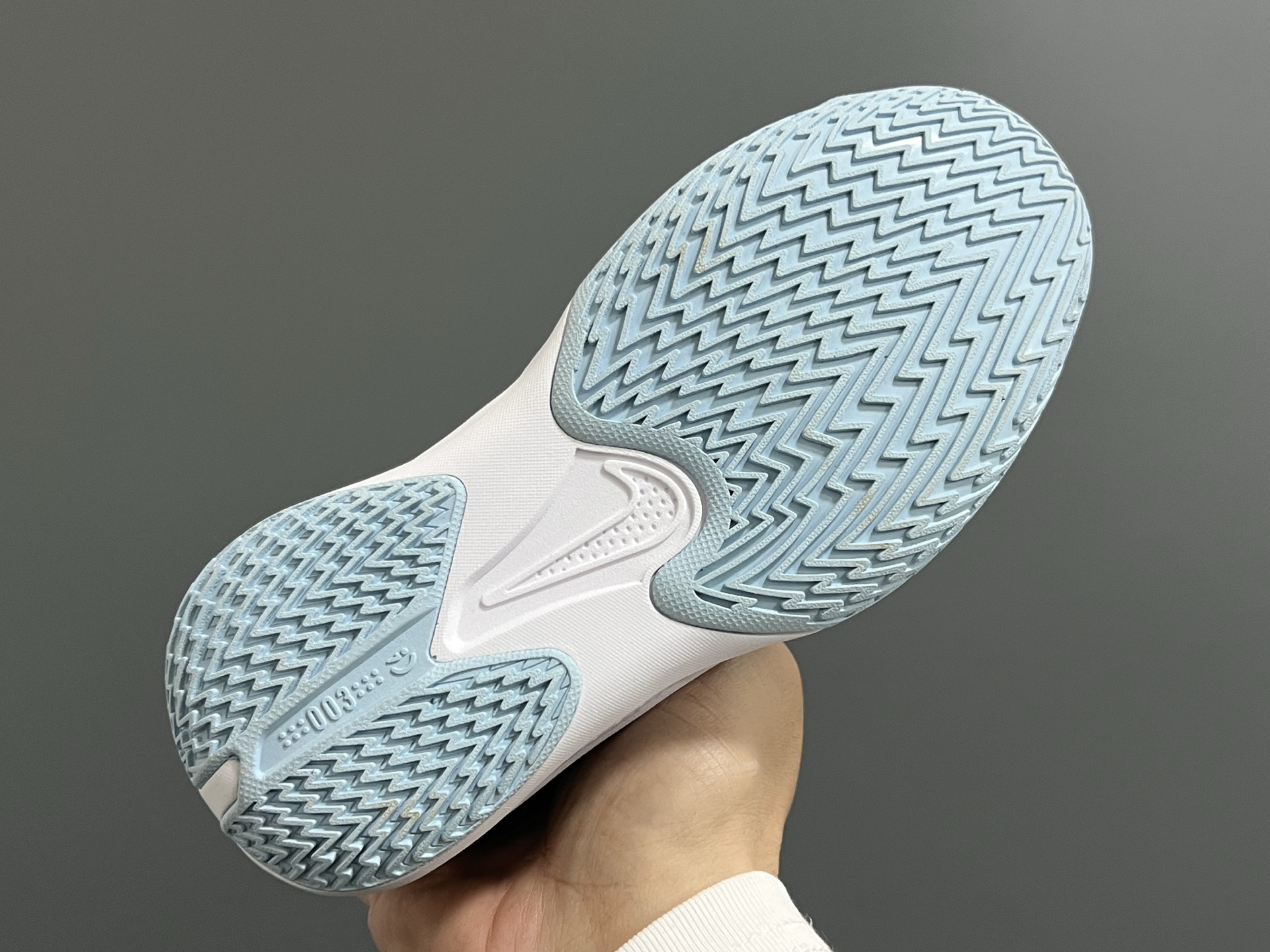 图片[7]-NK新款GT-3魔术贴儿童篮球运动鞋 尺码：26-37.5码 优质新款实战篮球鞋🏀 魔术贴设计，穿脱方便✌🏻 橡胶耐磨防滑大底，脚感超赞👍🏻 清新配色，穿搭超时髦✨-选品中心