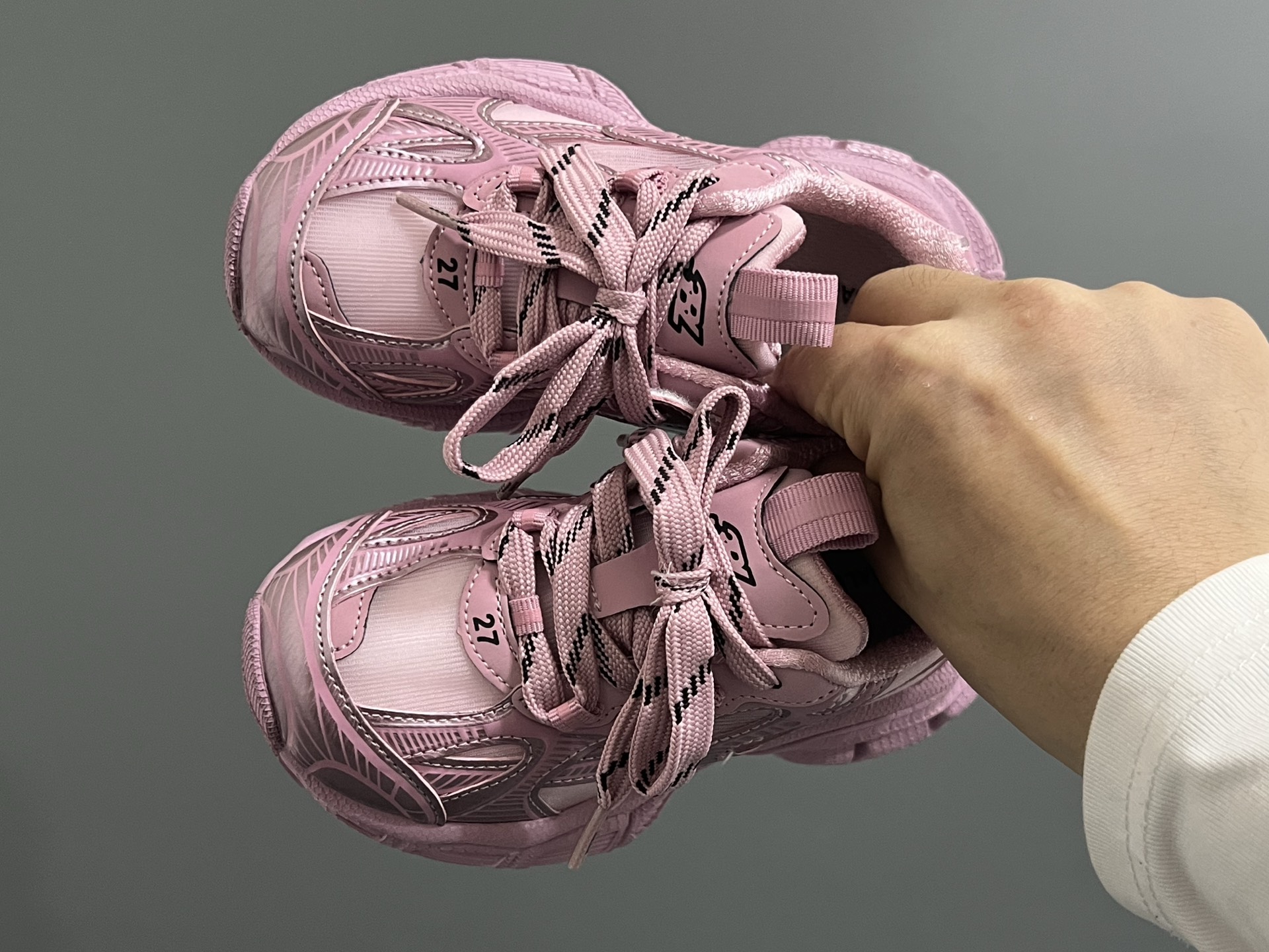 图片[2]-巴黎新款网纱儿童魔术贴老爹鞋 尺码：26-37码 经典巴黎世家老爹鞋🆕 网纱设计，透气又舒适☁️ 魔术贴设计，穿脱方便✌🏻-选品中心