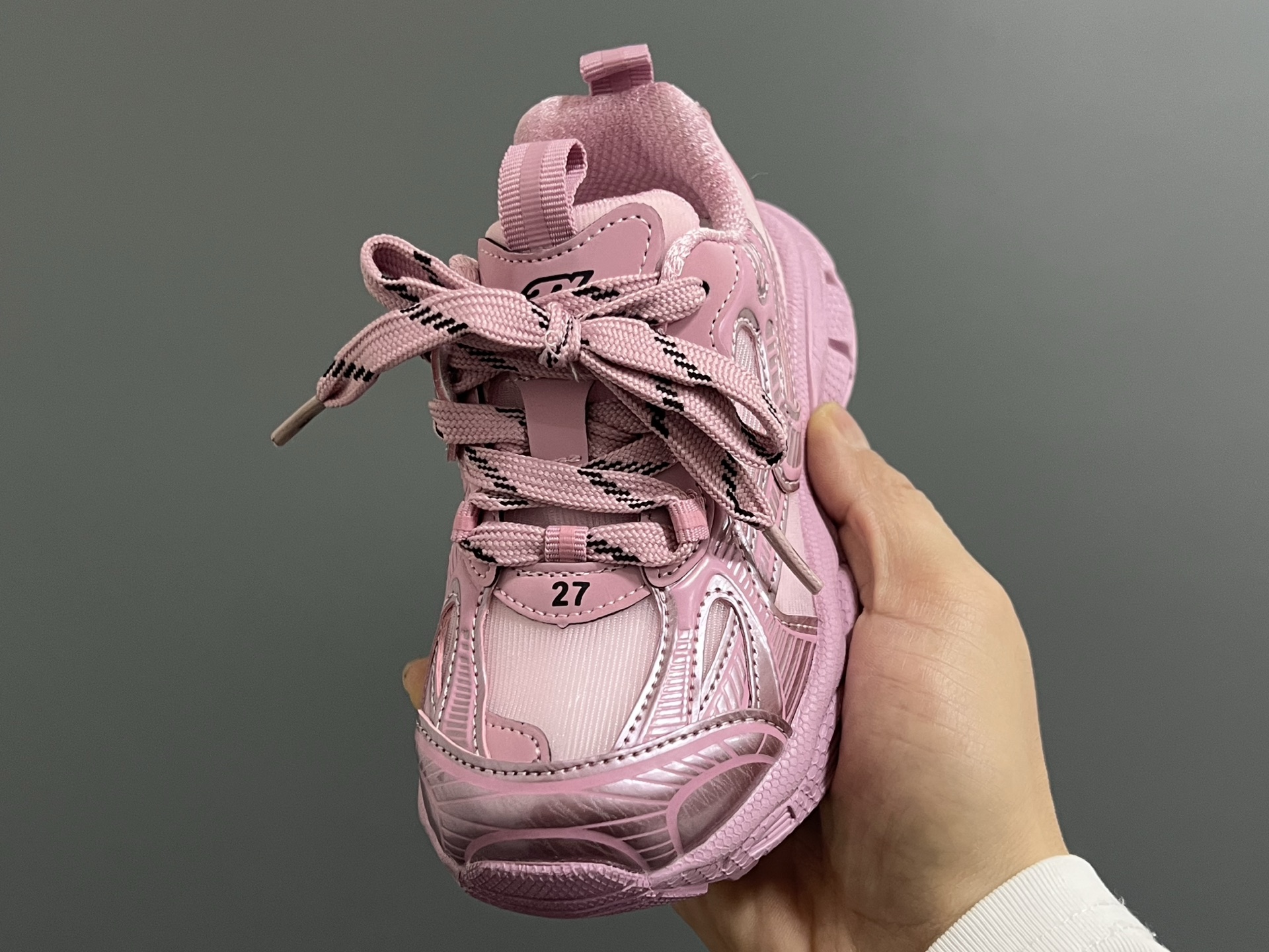 图片[3]-巴黎新款网纱儿童魔术贴老爹鞋 尺码：26-37码 经典巴黎世家老爹鞋🆕 网纱设计，透气又舒适☁️ 魔术贴设计，穿脱方便✌🏻-选品中心