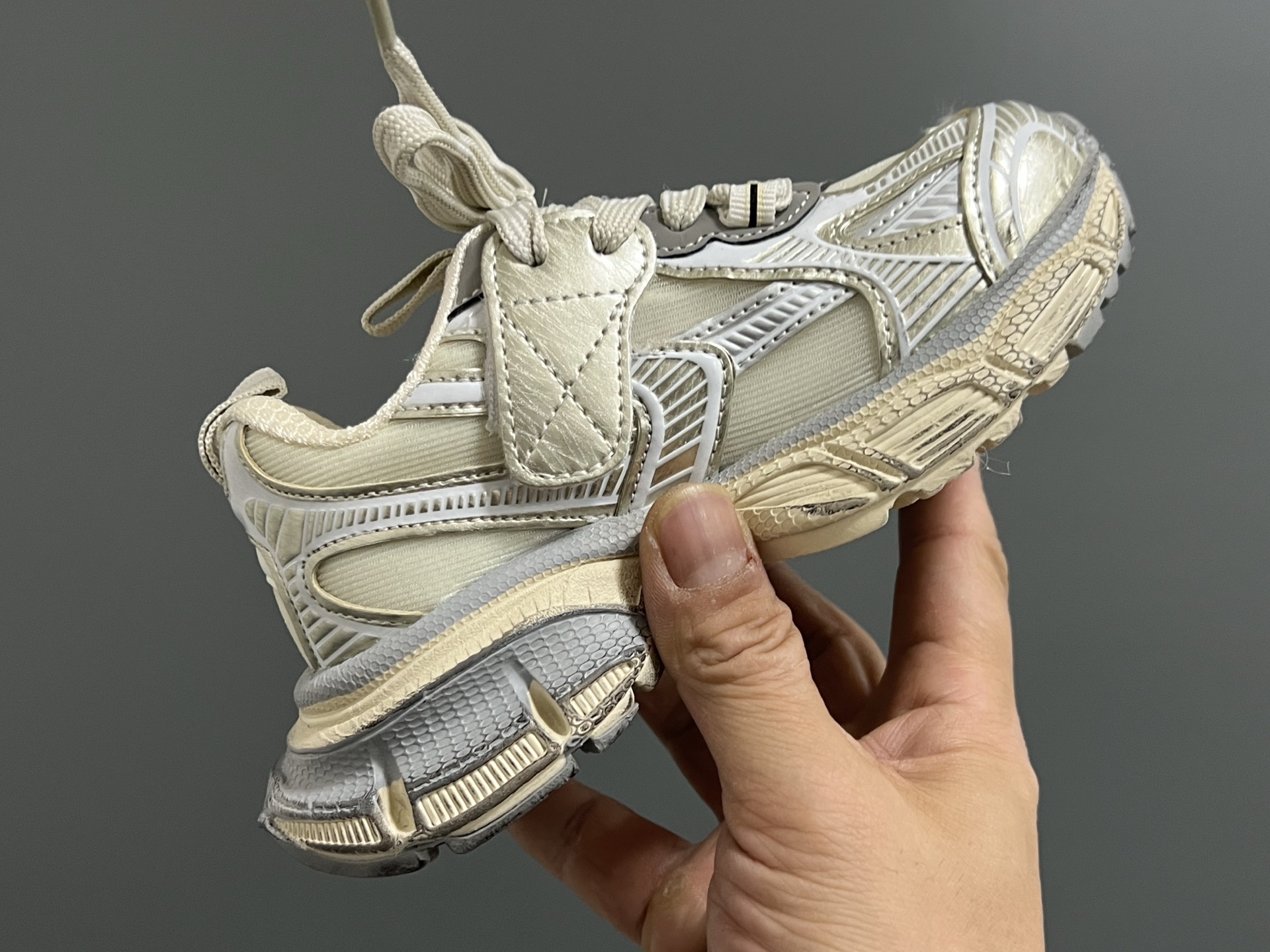 图片[6]-巴黎新款网纱儿童魔术贴老爹鞋 尺码：26-37码 经典巴黎世家老爹鞋🆕 网纱设计，透气又舒适☁️ 魔术贴设计，穿脱方便✌🏻-选品中心