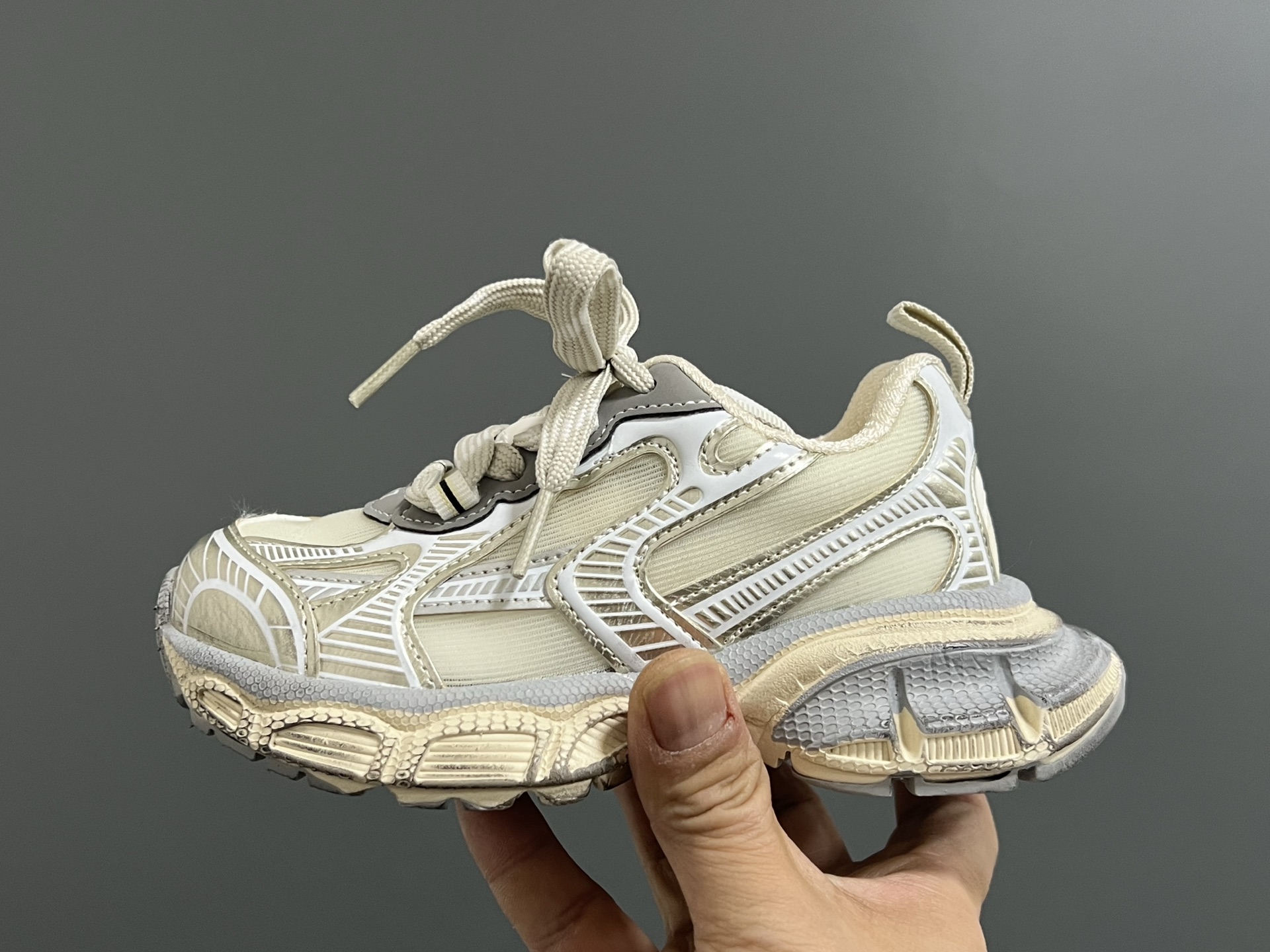 图片[4]-巴黎新款网纱儿童魔术贴老爹鞋 尺码：26-37码 经典巴黎世家老爹鞋🆕 网纱设计，透气又舒适☁️ 魔术贴设计，穿脱方便✌🏻-选品中心