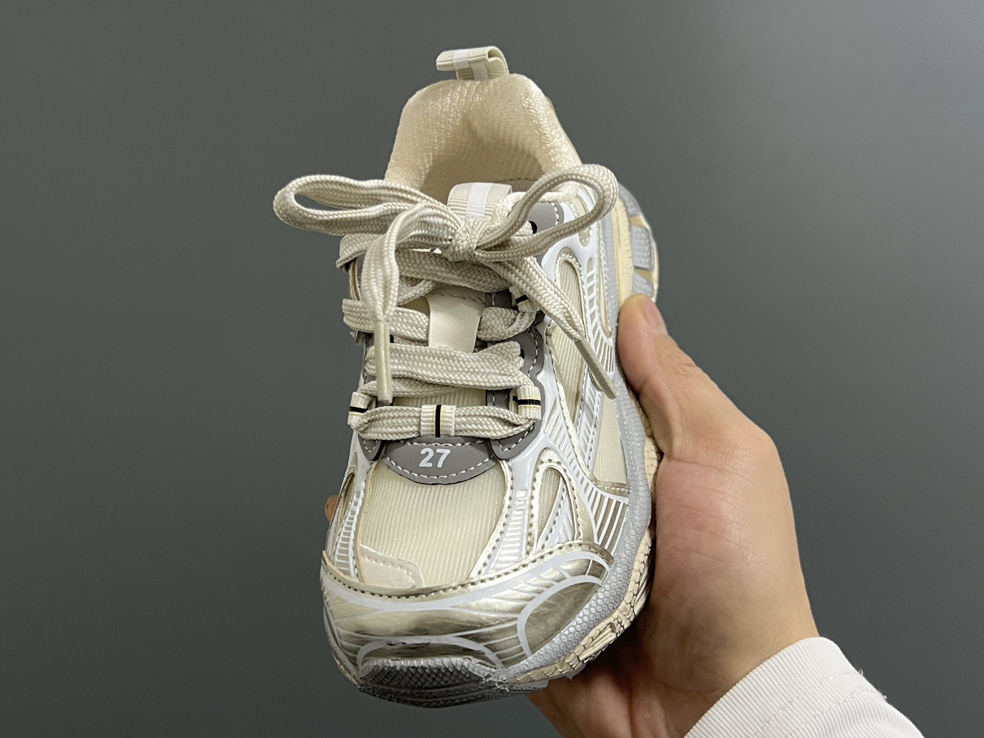 图片[3]-巴黎新款网纱儿童魔术贴老爹鞋 尺码：26-37码 经典巴黎世家老爹鞋🆕 网纱设计，透气又舒适☁️ 魔术贴设计，穿脱方便✌🏻-选品中心