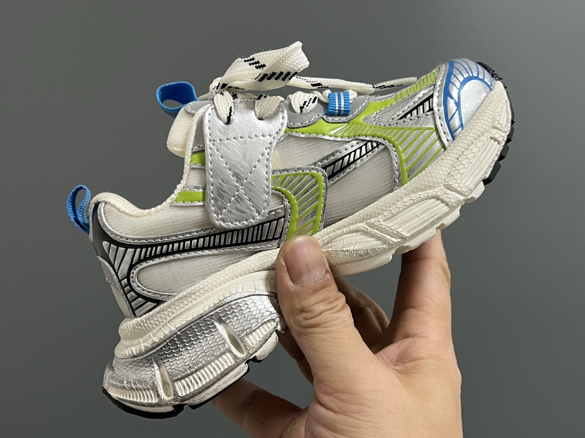 图片[6]-巴黎新款网纱儿童魔术贴老爹鞋 尺码：26-37码 经典巴黎世家老爹鞋🆕 网纱设计，透气又舒适☁️ 魔术贴设计，穿脱方便✌🏻-选品中心