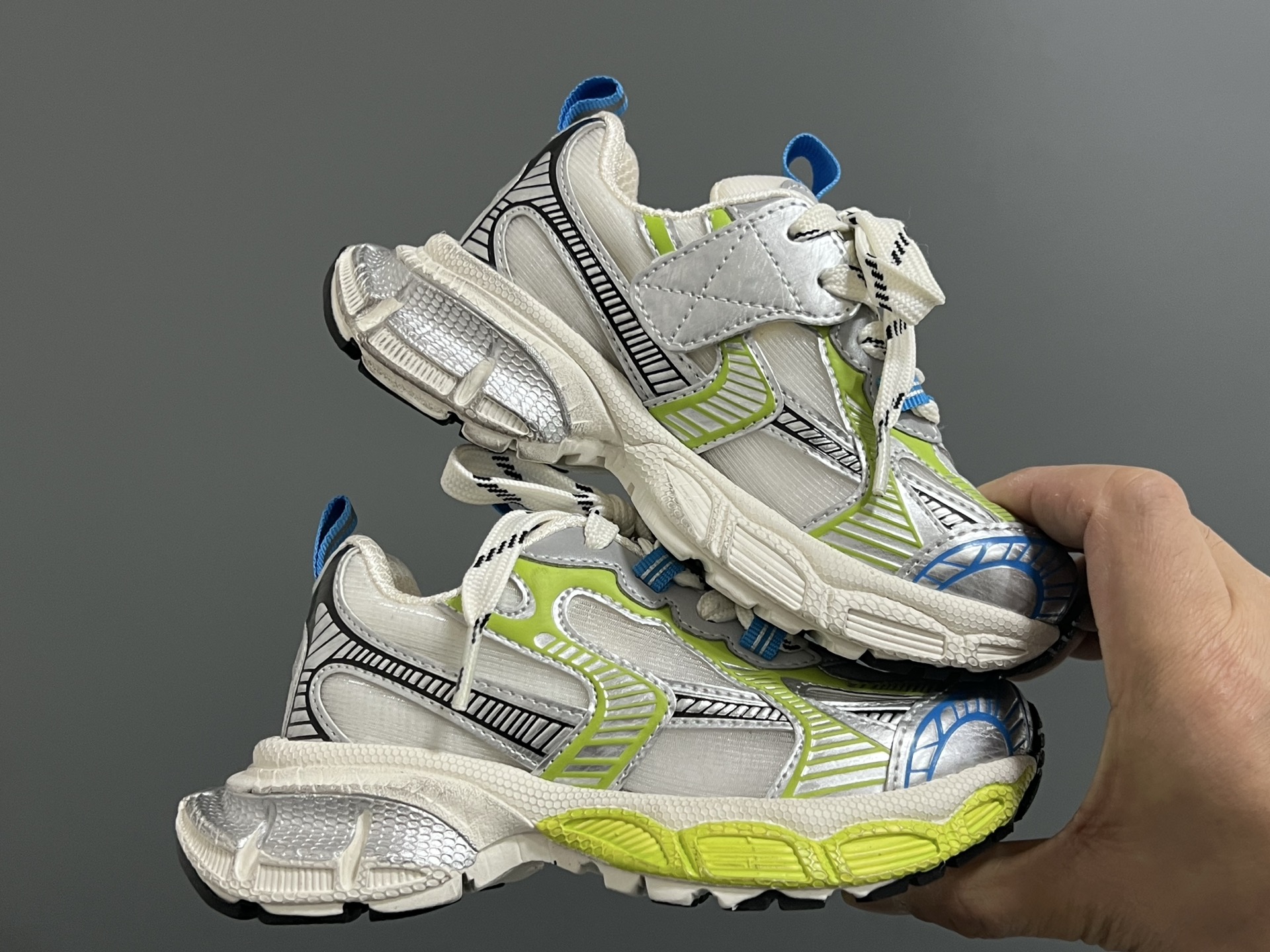 图片[9]-巴黎新款网纱儿童魔术贴老爹鞋 尺码：26-37码 经典巴黎世家老爹鞋🆕 网纱设计，透气又舒适☁️ 魔术贴设计，穿脱方便✌🏻-选品中心