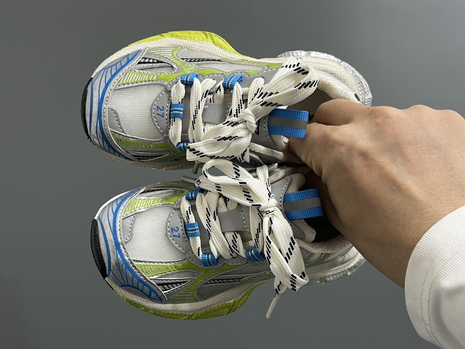 巴黎新款网纱儿童魔术贴老爹鞋 尺码：26-37码 经典巴黎世家老爹鞋🆕 网纱设计，透气又舒适☁️ 魔术贴设计，穿脱方便✌🏻-选品中心