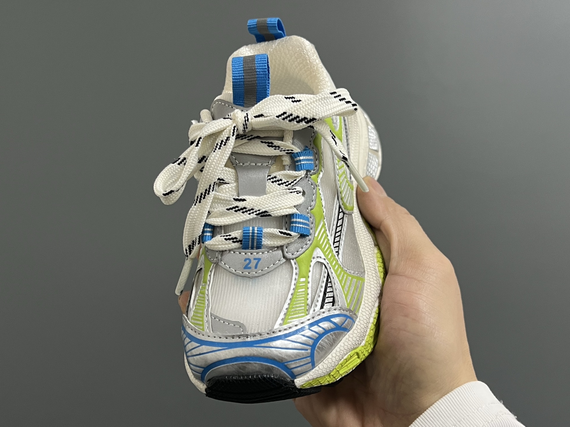 图片[3]-巴黎新款网纱儿童魔术贴老爹鞋 尺码：26-37码 经典巴黎世家老爹鞋🆕 网纱设计，透气又舒适☁️ 魔术贴设计，穿脱方便✌🏻-选品中心