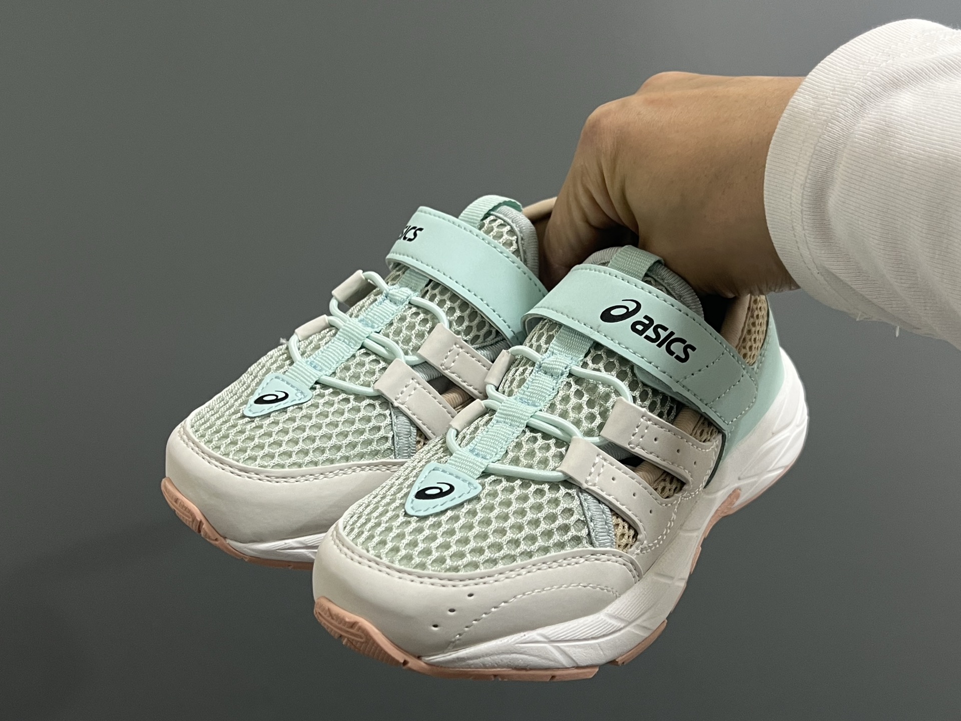 图片[2]-‼️‼️‼️ YSS 25新款春夏网面魔术贴儿童凉鞋运动鞋 尺码：26-37码 小众品牌Asics系列🆕 网面透气舒适☁️ 魔术贴设计，穿脱方便✌🏻 橡胶耐磨防滑大底，脚感不言而喻✔️ 春夏超好穿的网面凉鞋🛒-选品中心