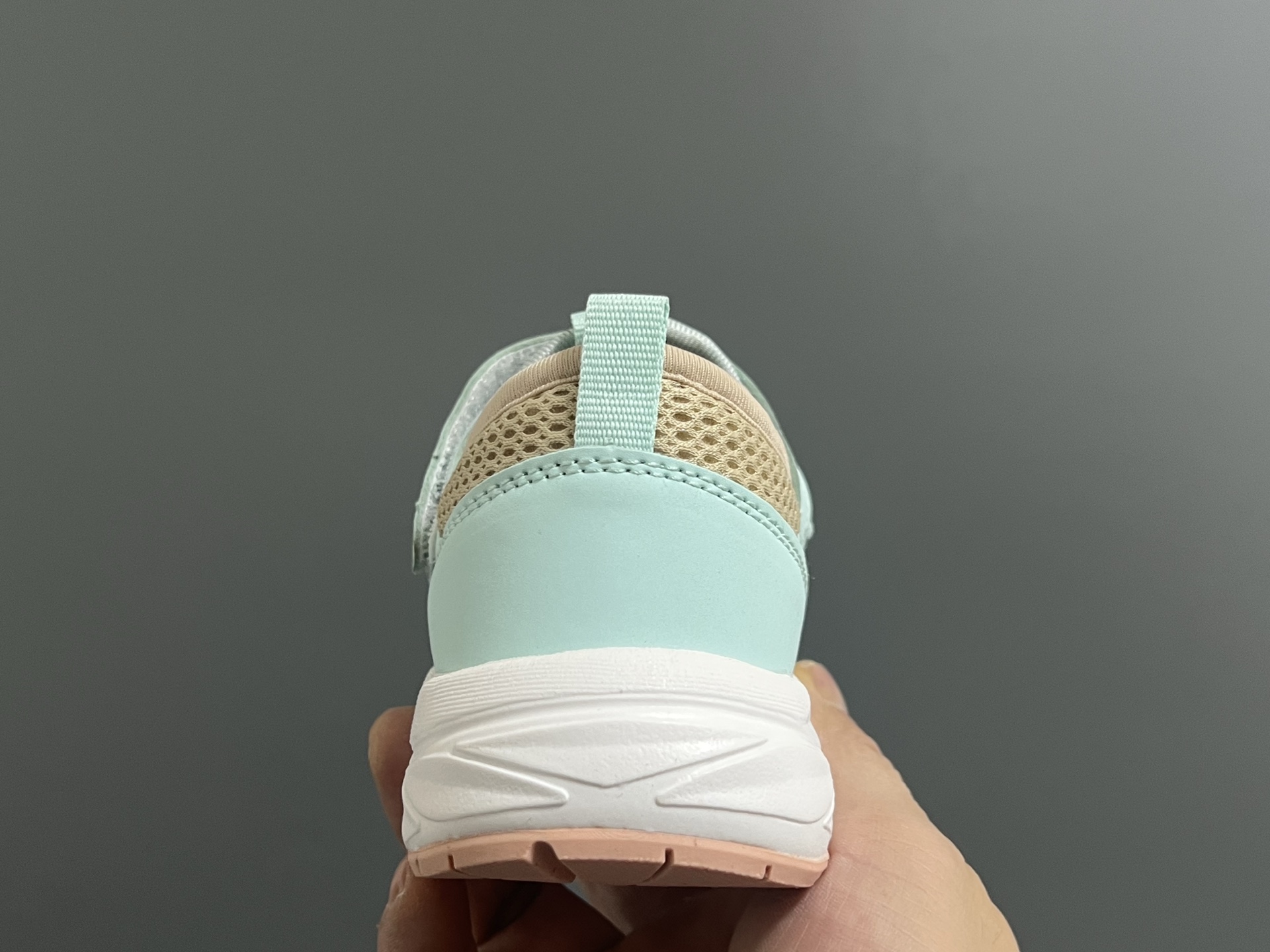 图片[7]-‼️‼️‼️ YSS 25新款春夏网面魔术贴儿童凉鞋运动鞋 尺码：26-37码 小众品牌Asics系列🆕 网面透气舒适☁️ 魔术贴设计，穿脱方便✌🏻 橡胶耐磨防滑大底，脚感不言而喻✔️ 春夏超好穿的网面凉鞋🛒-选品中心