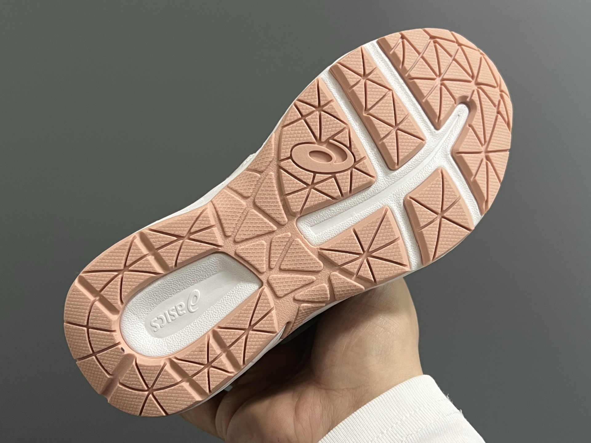 图片[5]-‼️‼️‼️ YSS 25新款春夏网面魔术贴儿童凉鞋运动鞋 尺码：26-37码 小众品牌Asics系列🆕 网面透气舒适☁️ 魔术贴设计，穿脱方便✌🏻 橡胶耐磨防滑大底，脚感不言而喻✔️ 春夏超好穿的网面凉鞋🛒-选品中心