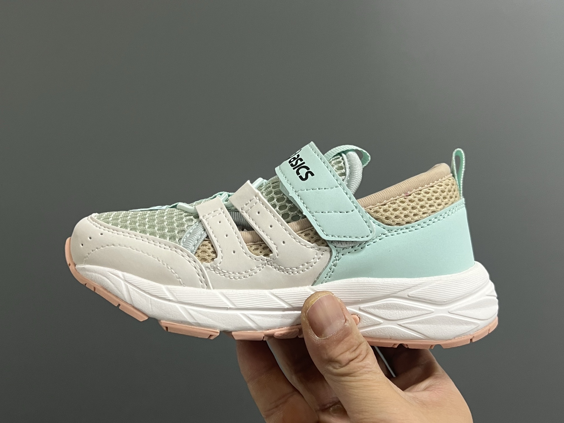 图片[4]-‼️‼️‼️ YSS 25新款春夏网面魔术贴儿童凉鞋运动鞋 尺码：26-37码 小众品牌Asics系列🆕 网面透气舒适☁️ 魔术贴设计，穿脱方便✌🏻 橡胶耐磨防滑大底，脚感不言而喻✔️ 春夏超好穿的网面凉鞋🛒-选品中心