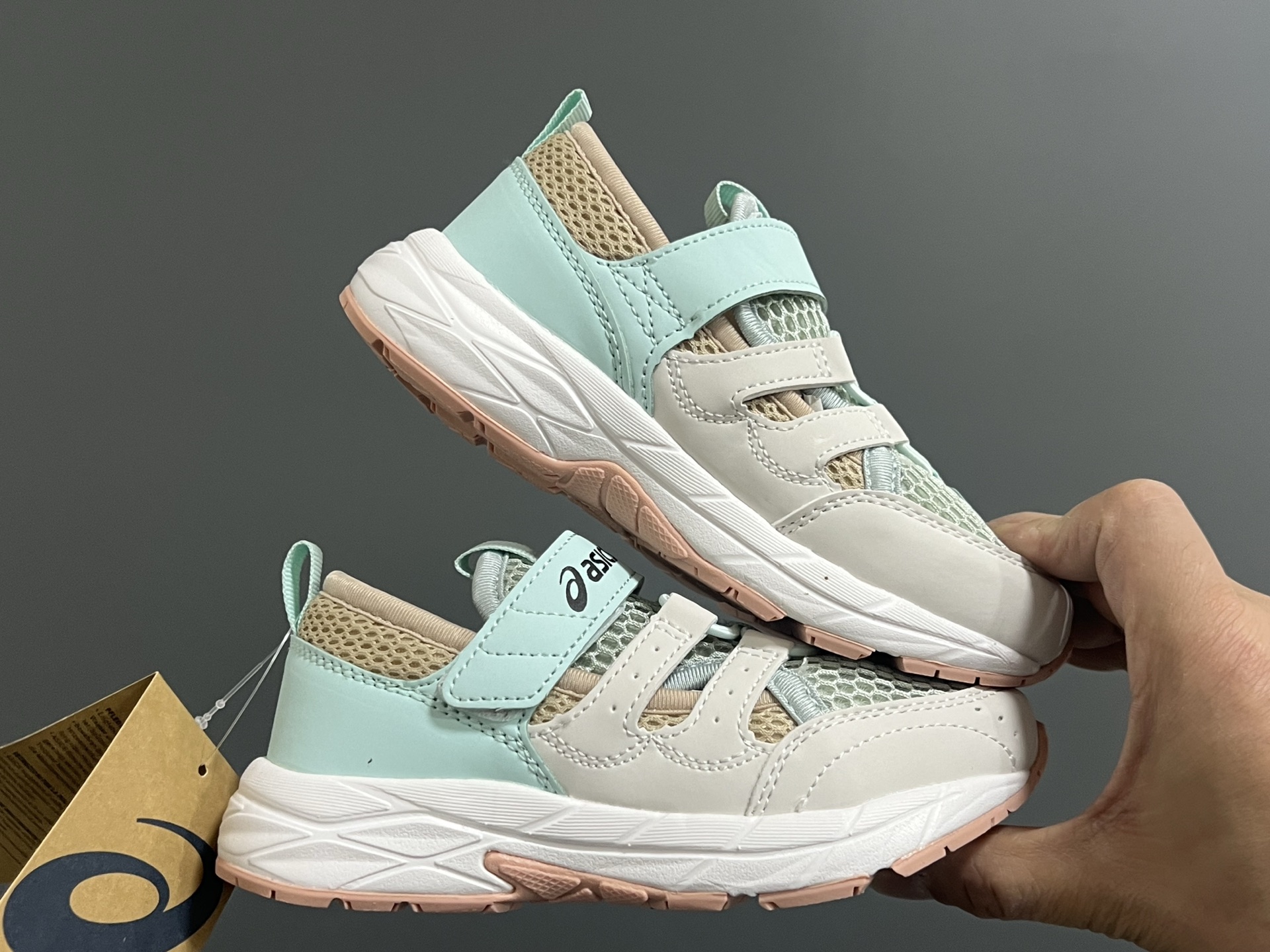 图片[9]-‼️‼️‼️ YSS 25新款春夏网面魔术贴儿童凉鞋运动鞋 尺码：26-37码 小众品牌Asics系列🆕 网面透气舒适☁️ 魔术贴设计，穿脱方便✌🏻 橡胶耐磨防滑大底，脚感不言而喻✔️ 春夏超好穿的网面凉鞋🛒-选品中心