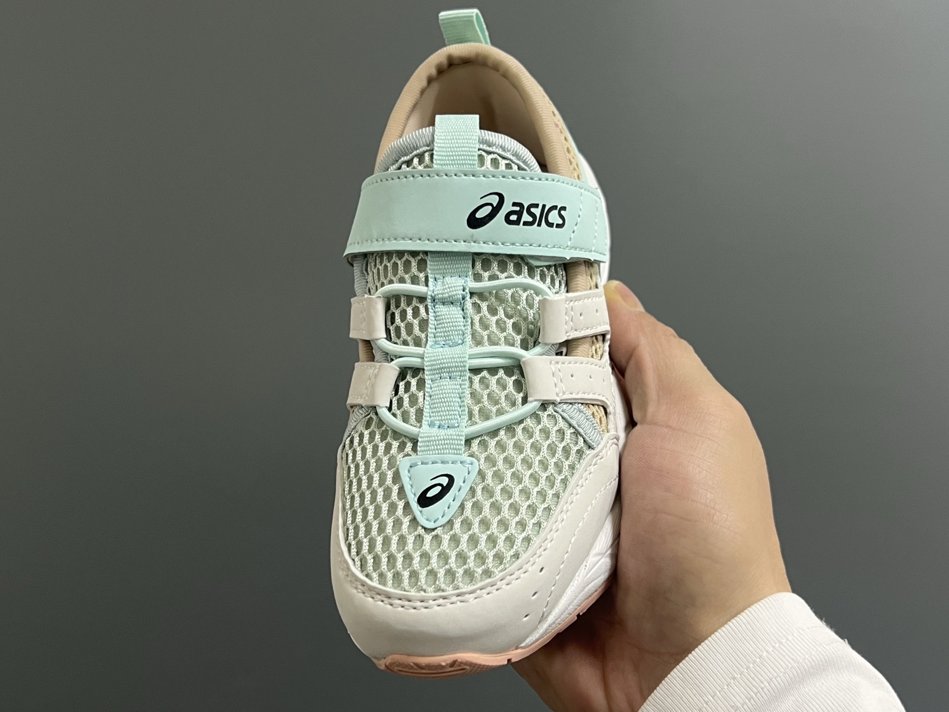 图片[3]-‼️‼️‼️ YSS 25新款春夏网面魔术贴儿童凉鞋运动鞋 尺码：26-37码 小众品牌Asics系列🆕 网面透气舒适☁️ 魔术贴设计，穿脱方便✌🏻 橡胶耐磨防滑大底，脚感不言而喻✔️ 春夏超好穿的网面凉鞋🛒-选品中心