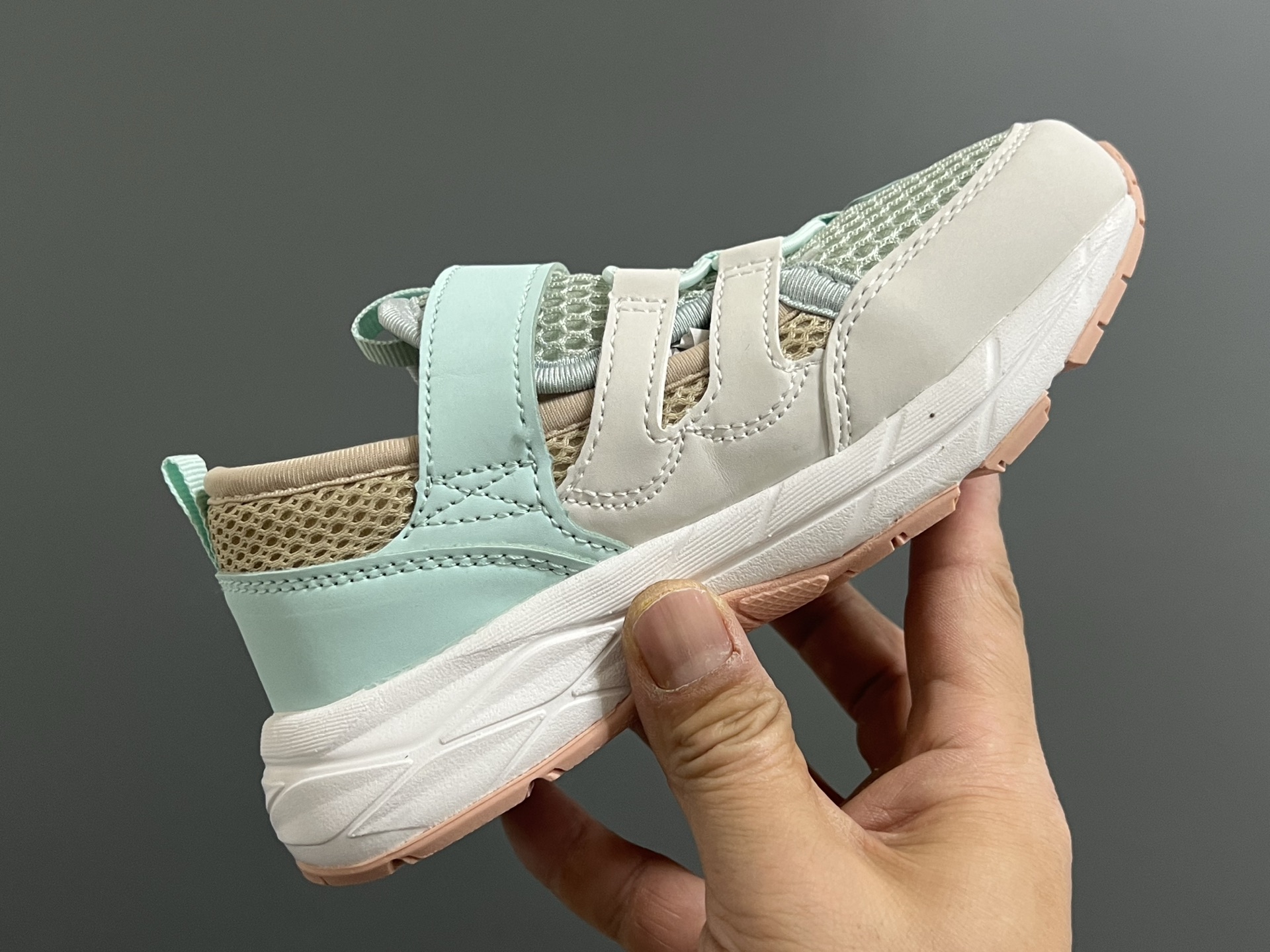 图片[6]-‼️‼️‼️ YSS 25新款春夏网面魔术贴儿童凉鞋运动鞋 尺码：26-37码 小众品牌Asics系列🆕 网面透气舒适☁️ 魔术贴设计，穿脱方便✌🏻 橡胶耐磨防滑大底，脚感不言而喻✔️ 春夏超好穿的网面凉鞋🛒-选品中心