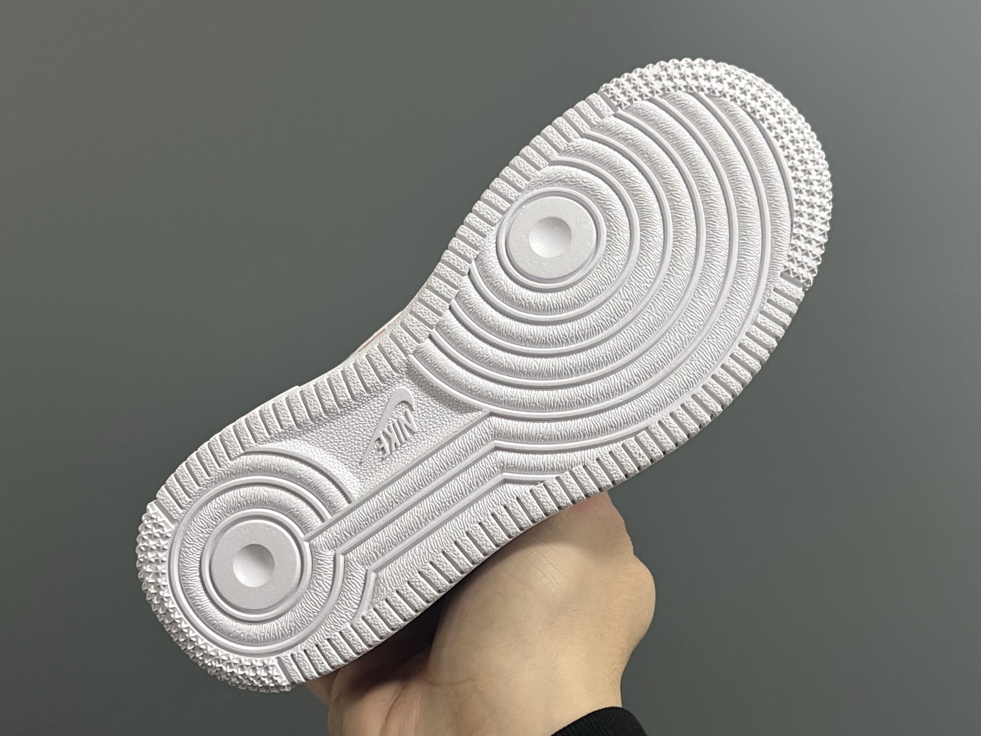 图片[5]-NK空军卡通低帮鞋带款儿童板鞋22-35码 经典空军一号款式🆕 优质皮料拼接，质感满满 精致卡通印花，可爱又有趣✨ 百搭又时髦get✔️-选品中心