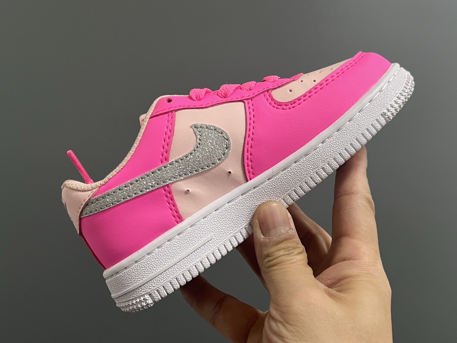 图片[6]-NK空军卡通低帮鞋带款儿童板鞋22-35码 经典空军一号款式🆕 优质皮料拼接，质感满满 精致卡通印花，可爱又有趣✨ 百搭又时髦get✔️-选品中心