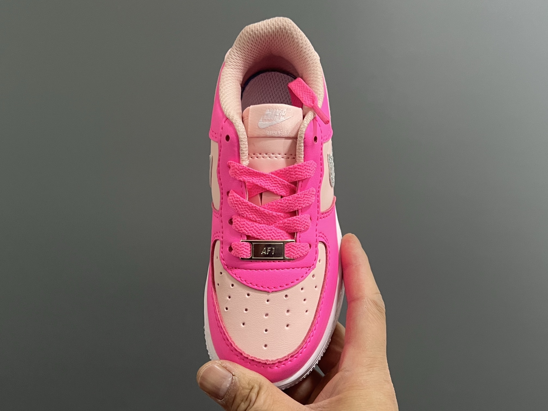 图片[8]-NK空军卡通低帮鞋带款儿童板鞋22-35码 经典空军一号款式🆕 优质皮料拼接，质感满满 精致卡通印花，可爱又有趣✨ 百搭又时髦get✔️-选品中心