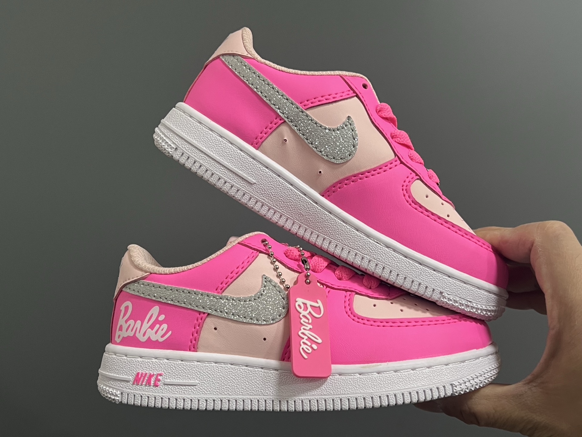 图片[9]-NK空军卡通低帮鞋带款儿童板鞋22-35码 经典空军一号款式🆕 优质皮料拼接，质感满满 精致卡通印花，可爱又有趣✨ 百搭又时髦get✔️-选品中心