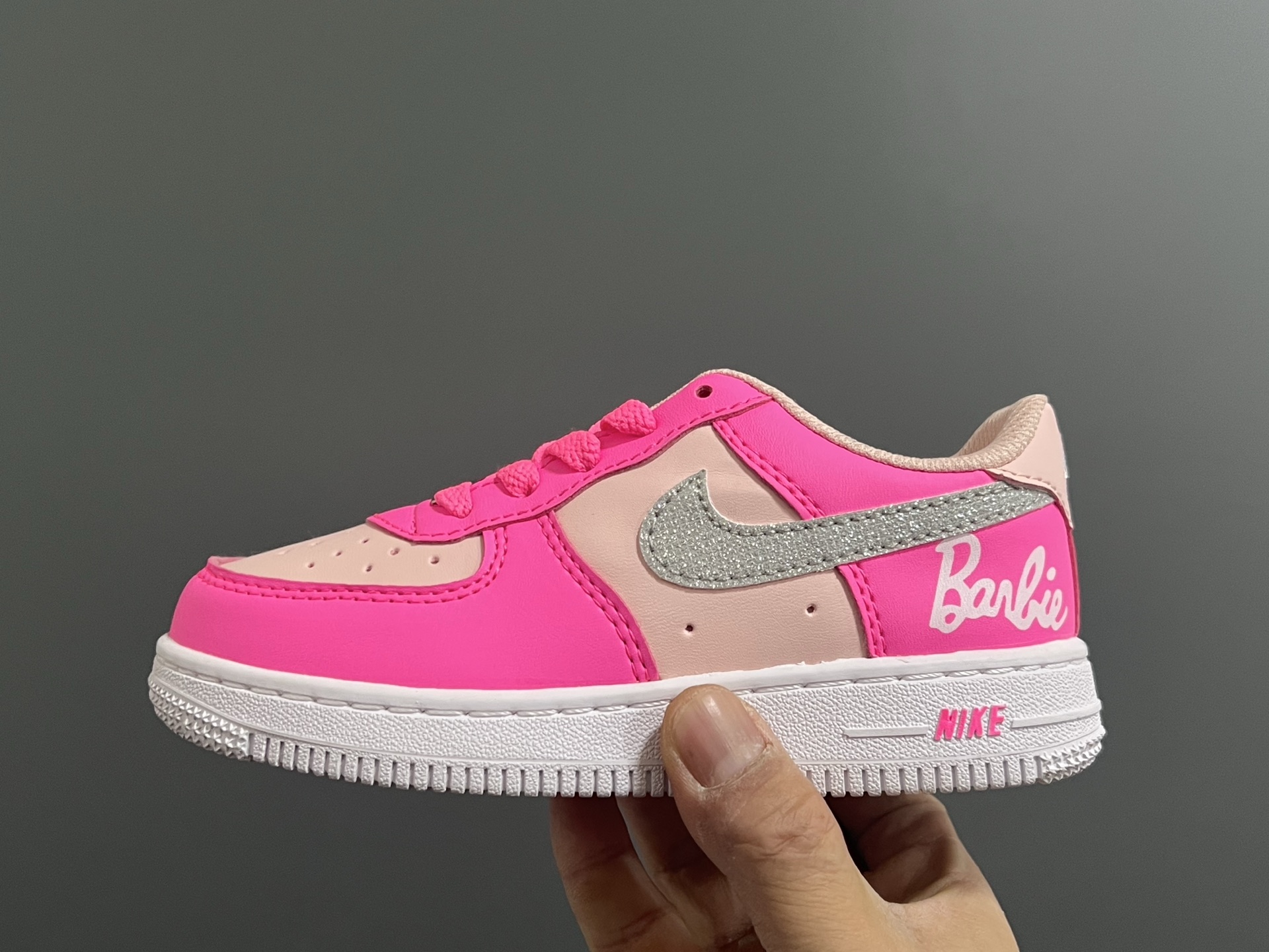 图片[4]-NK空军卡通低帮鞋带款儿童板鞋22-35码 经典空军一号款式🆕 优质皮料拼接，质感满满 精致卡通印花，可爱又有趣✨ 百搭又时髦get✔️-选品中心