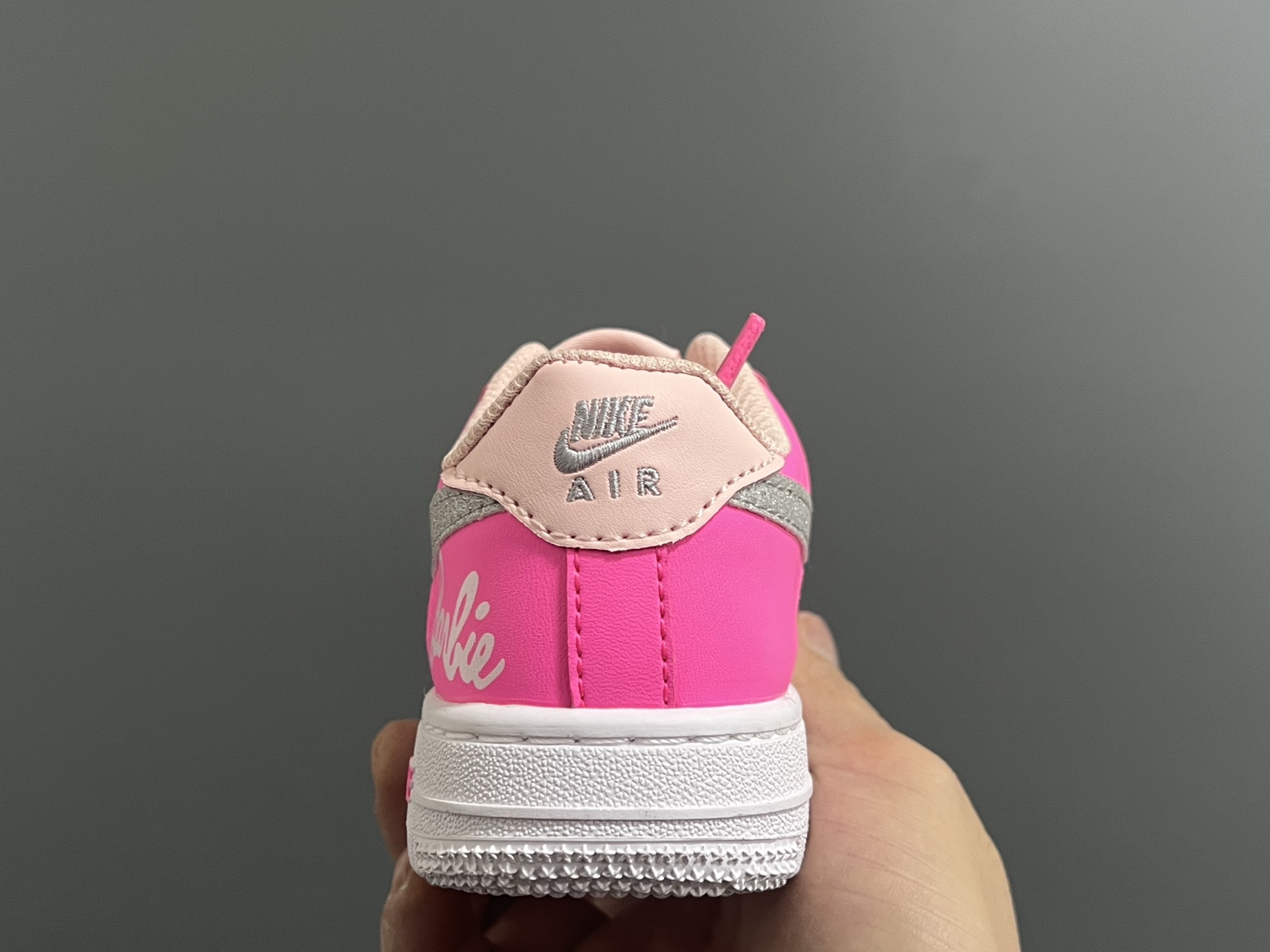 图片[7]-NK空军卡通低帮鞋带款儿童板鞋22-35码 经典空军一号款式🆕 优质皮料拼接，质感满满 精致卡通印花，可爱又有趣✨ 百搭又时髦get✔️-选品中心