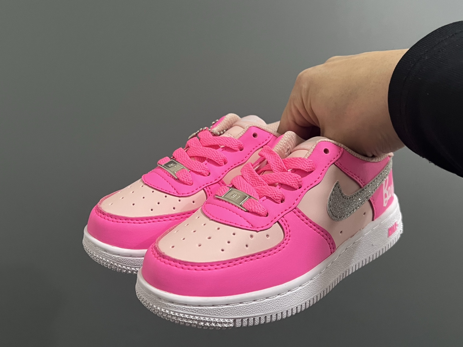 NK空军卡通低帮鞋带款儿童板鞋22-35码 经典空军一号款式🆕 优质皮料拼接，质感满满 精致卡通印花，可爱又有趣✨ 百搭又时髦get✔️-选品中心