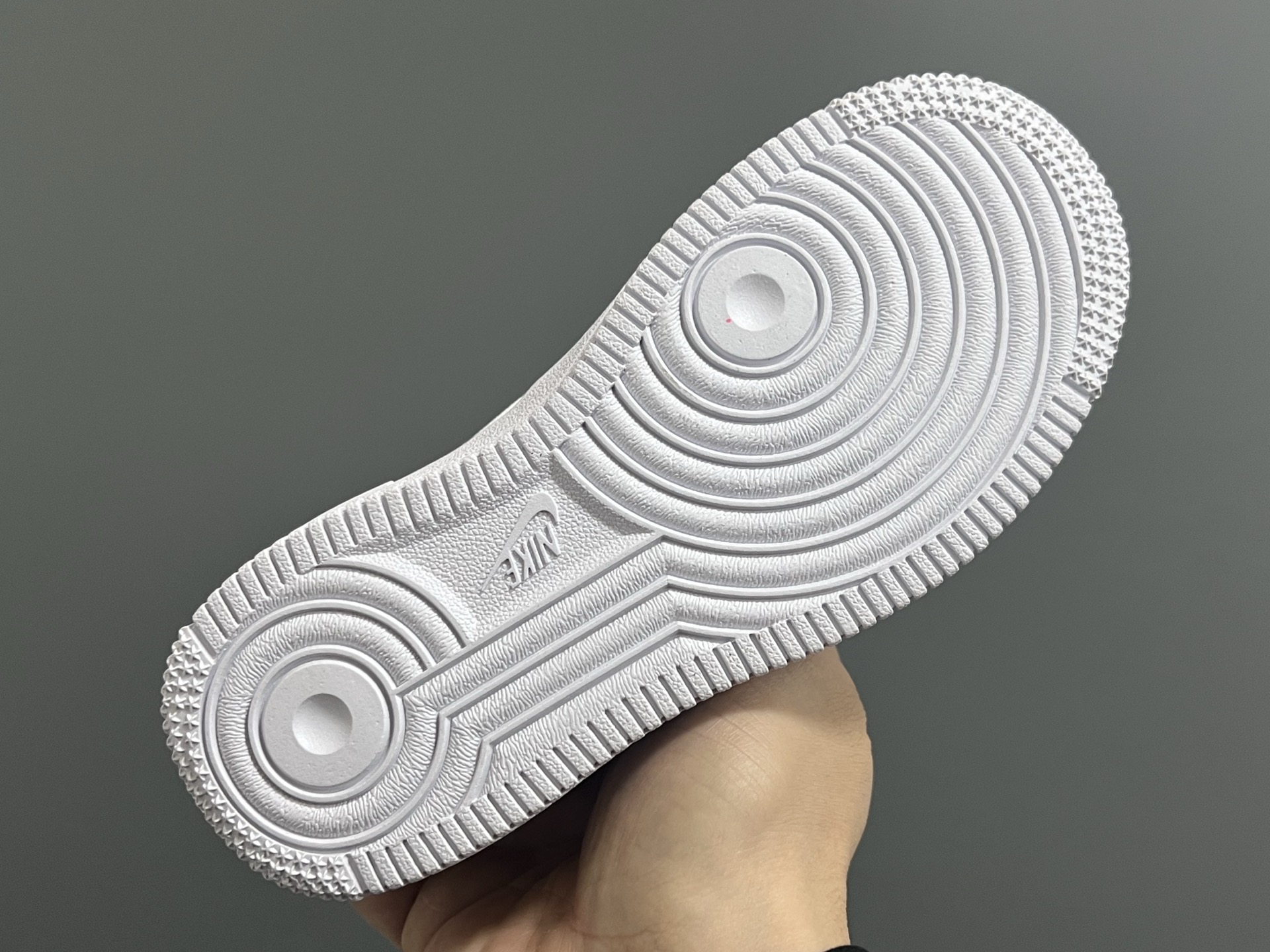 图片[8]-NK空军卡通低帮鞋带款儿童板鞋22-35码 经典空军一号款式🆕 优质皮料拼接，质感满满 精致卡通印花，可爱又有趣✨ 百搭又时髦get✔️-选品中心