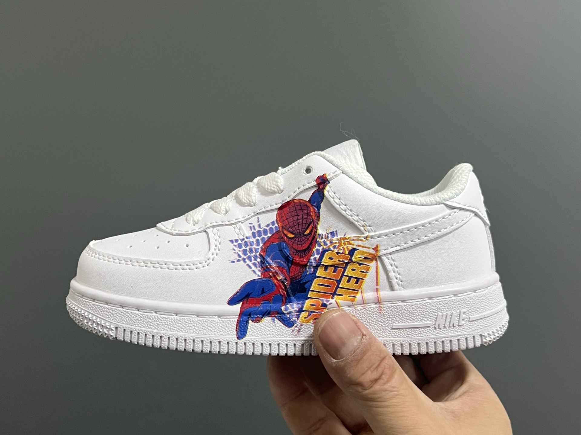 图片[4]-NK空军卡通低帮鞋带款儿童板鞋22-35码 经典空军一号款式🆕 优质皮料拼接，质感满满 精致卡通印花，可爱又有趣✨ 百搭又时髦get✔️-选品中心