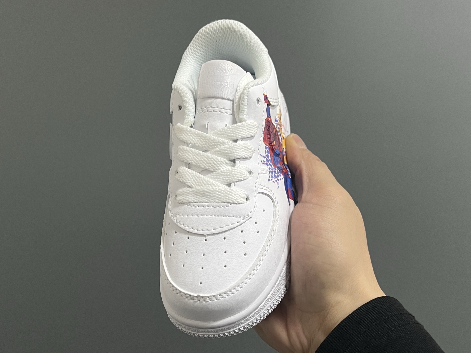 图片[3]-NK空军卡通低帮鞋带款儿童板鞋22-35码 经典空军一号款式🆕 优质皮料拼接，质感满满 精致卡通印花，可爱又有趣✨ 百搭又时髦get✔️-选品中心