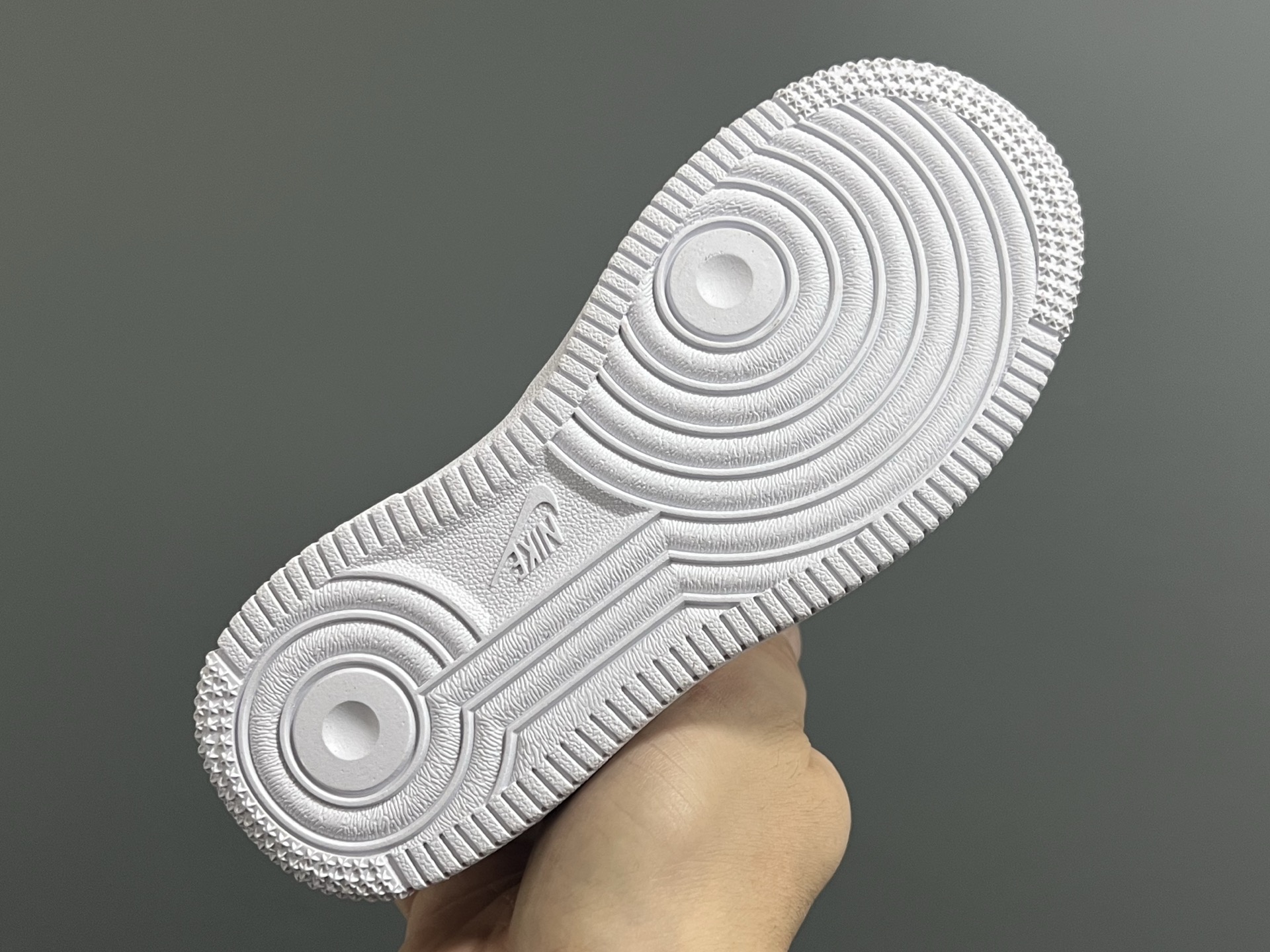 图片[5]-NK新款空一号卡通低帮鞋带款儿童休闲板鞋 尺码：22-35码 经典空军一号款式🆕 优质皮料拼接，质感满满‼️ 精致卡通印花，可爱又有趣✨ 百搭又时髦get✔️-选品中心