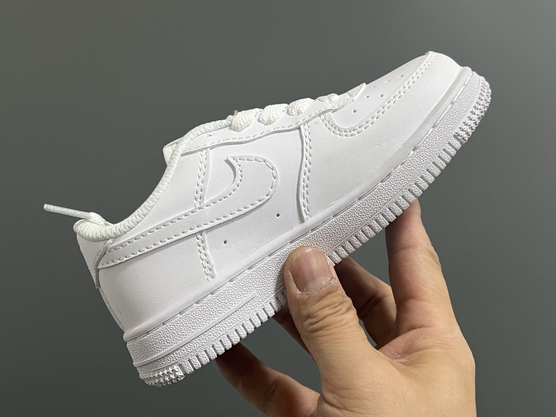 图片[7]-NK新款空一号卡通低帮鞋带款儿童休闲板鞋 尺码：22-35码 经典空军一号款式🆕 优质皮料拼接，质感满满‼️ 精致卡通印花，可爱又有趣✨ 百搭又时髦get✔️-选品中心